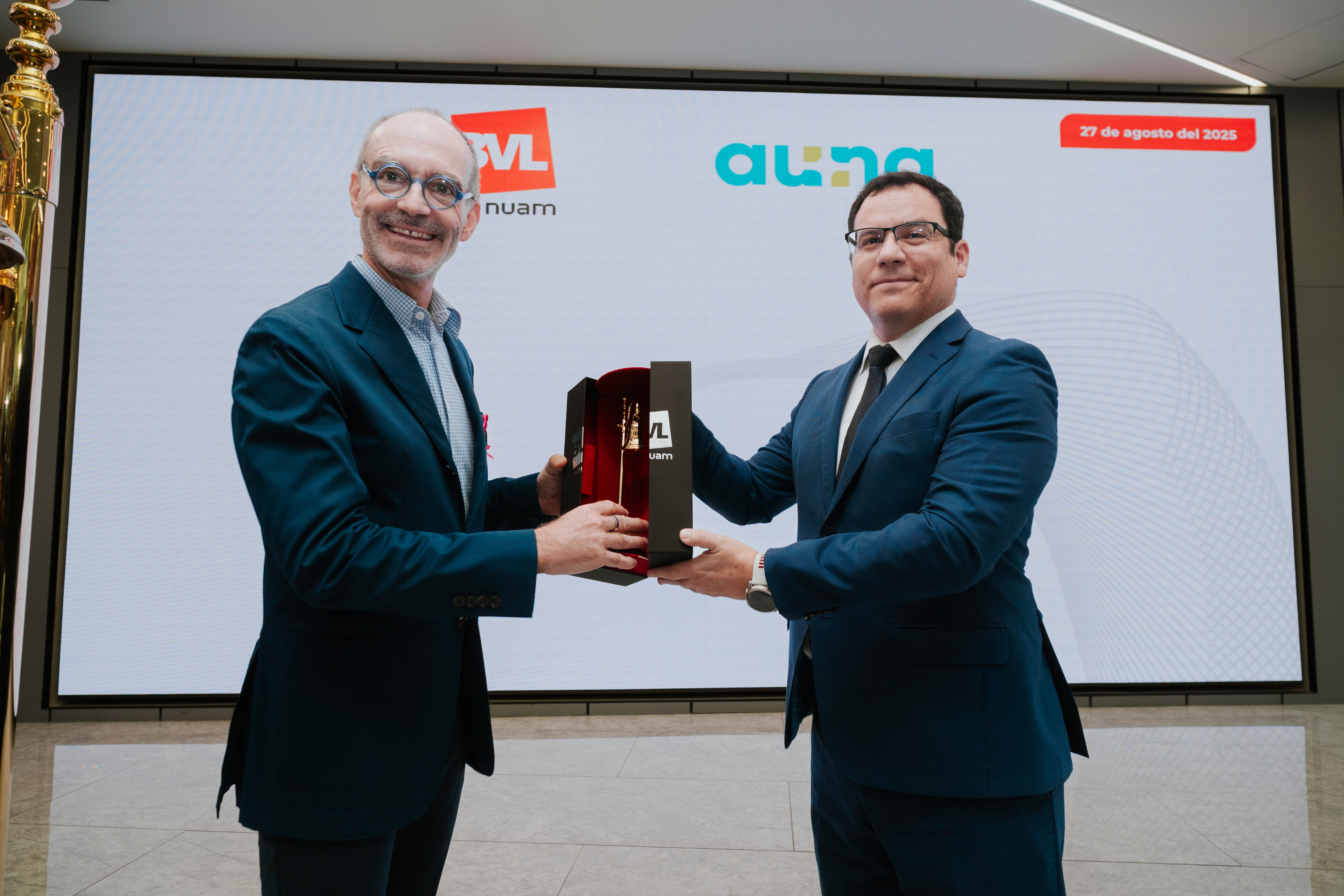 Auna celebra su ingreso a la Bolsa de Valores de Lima, convirtiéndose en la primera y única empresa de salud listada en el mercado peruano