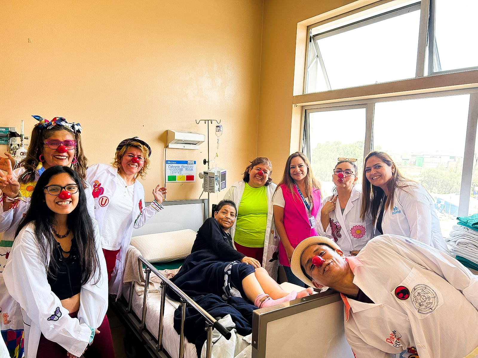 EsSalud: Clowns llevan alegría y esperanza a pacientes del Hospital Geriátrico San Isidro Labrador