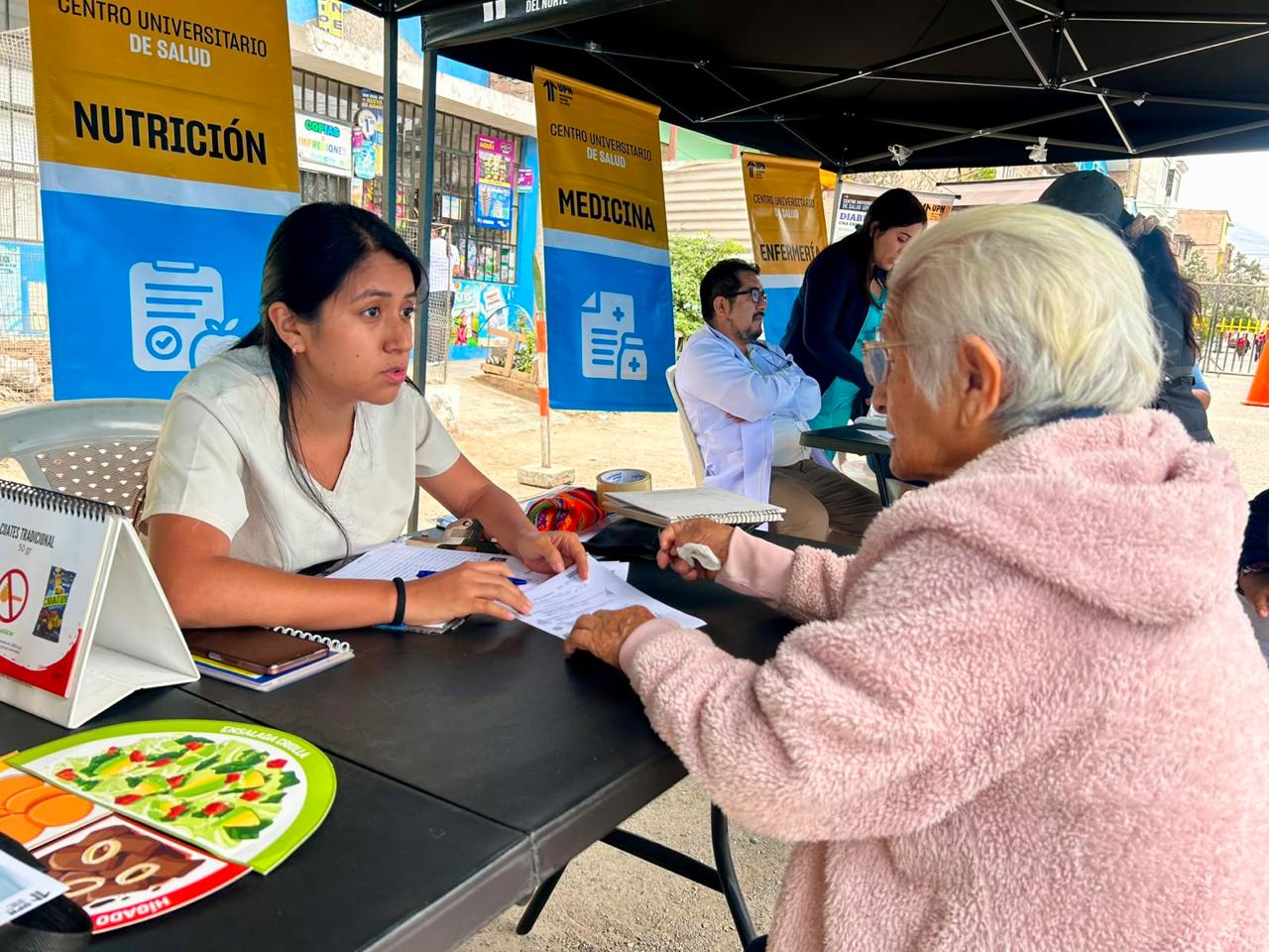 Más de 300 escolares y vecinos de San Juan de Miraflores accedieron a campaña gratuita de salud preventiva