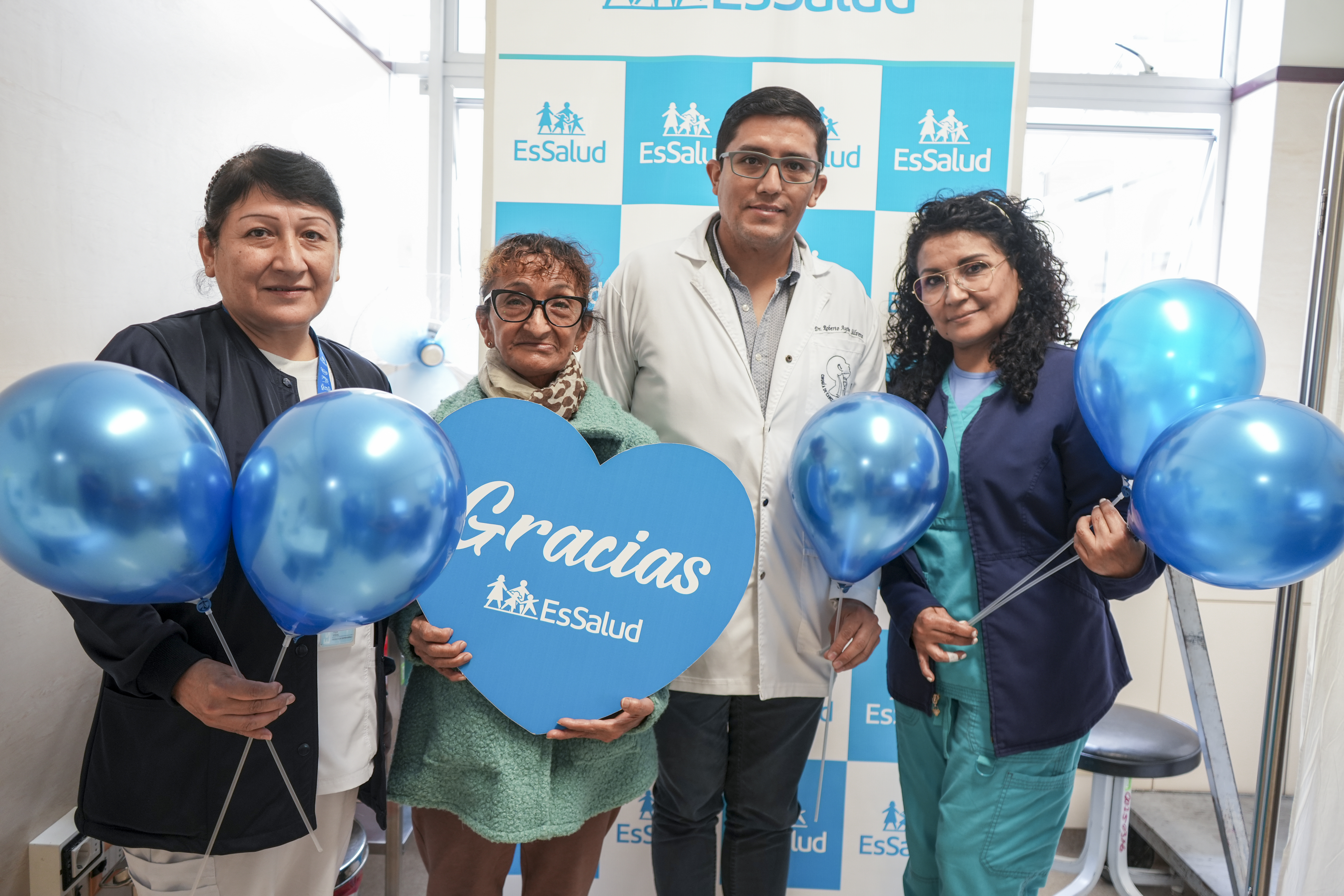 Luz cuenta su batalla contra el cáncer de lengua gracias a que cirugía reconstructiva en Hospital Almenara de EsSalud le devolvió el habla