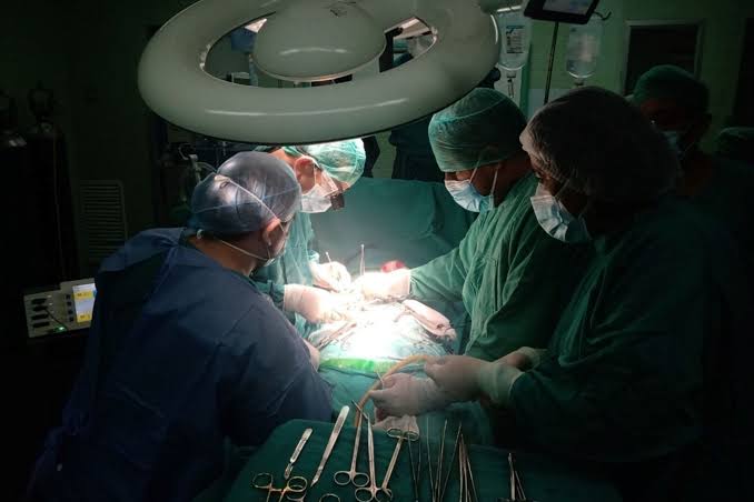 ¿Cómo una cirugía oncológica oportuna puede evitar la propagación del tumor a otros órganos?