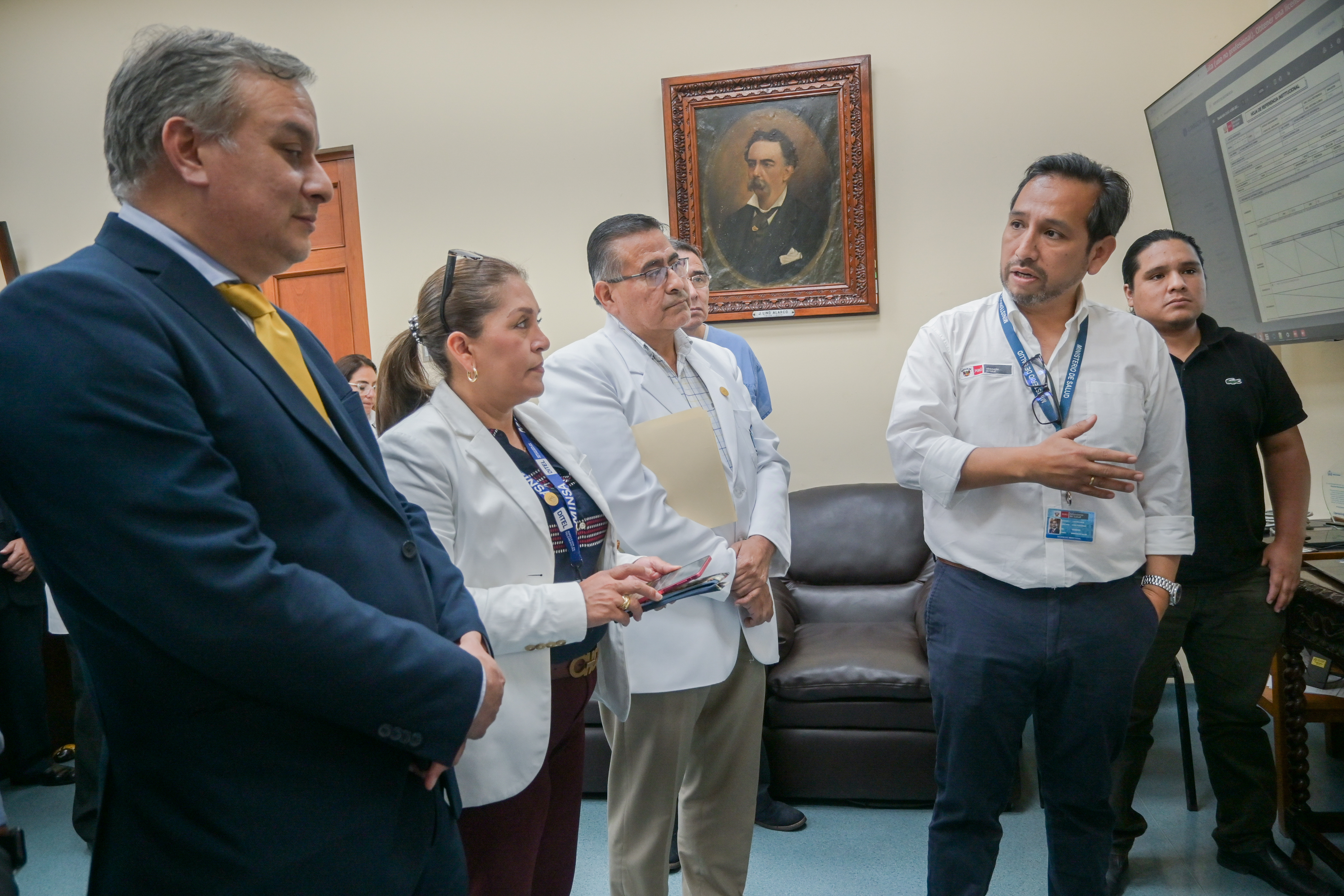 Ministro de Salud destaca innovación tecnológica del Hospital Dos de Mayo y respalda expansión del Sistema Web Galen