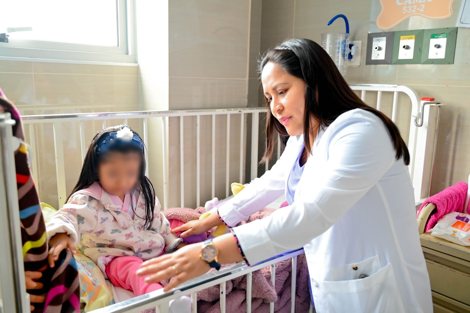 Minsa: INSN Breña extirpa tumor ovárico de cuatro kilos a niña de tres años proveniente de Chanchamayo. 