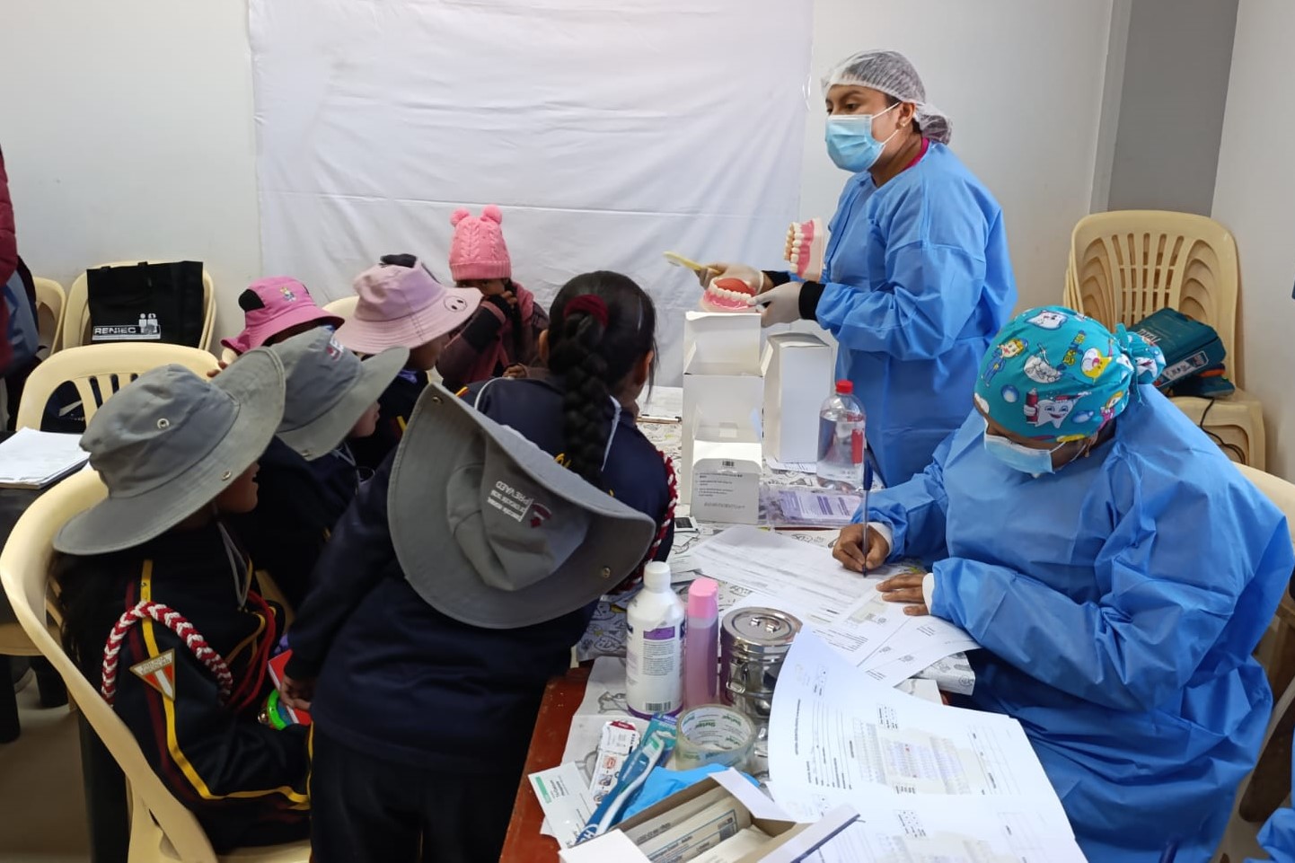 Tambo Alto Perú acerca de manera oportuna servicios de salud dental a escolares y adultos mayores en Tacna