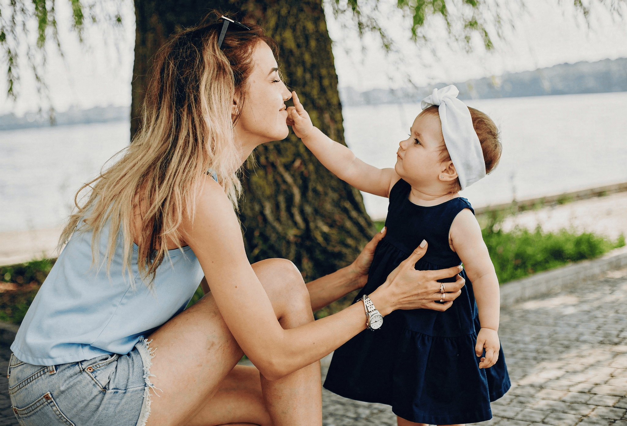 ¿Cómo proteger la piel de tu bebé en verano? Recomendaciones clave para evitar irritaciones y quemaduras.