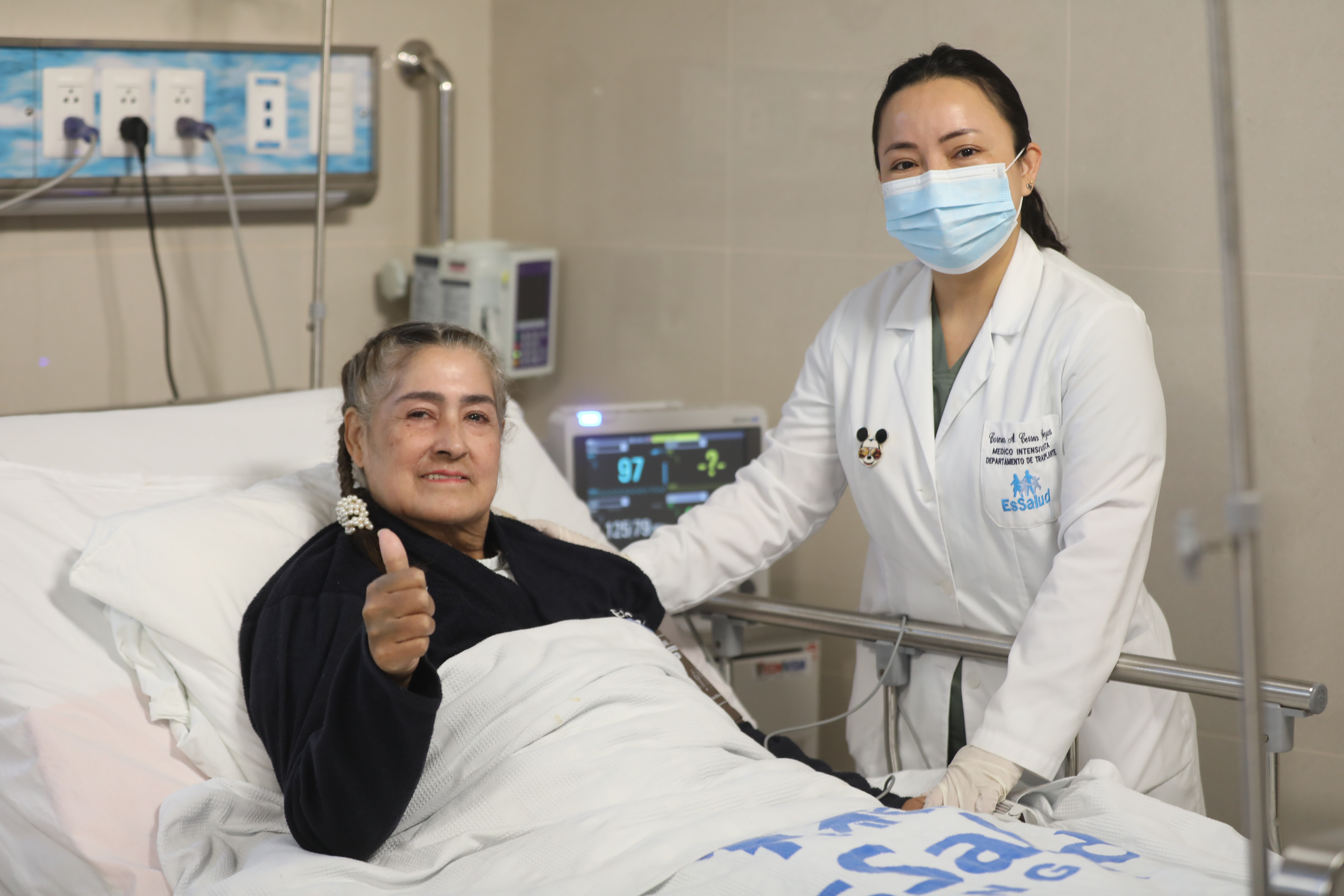 Profesora y cerrajero inician una nueva vida con nuevos pulmones e hígado trasplantados por EsSalud