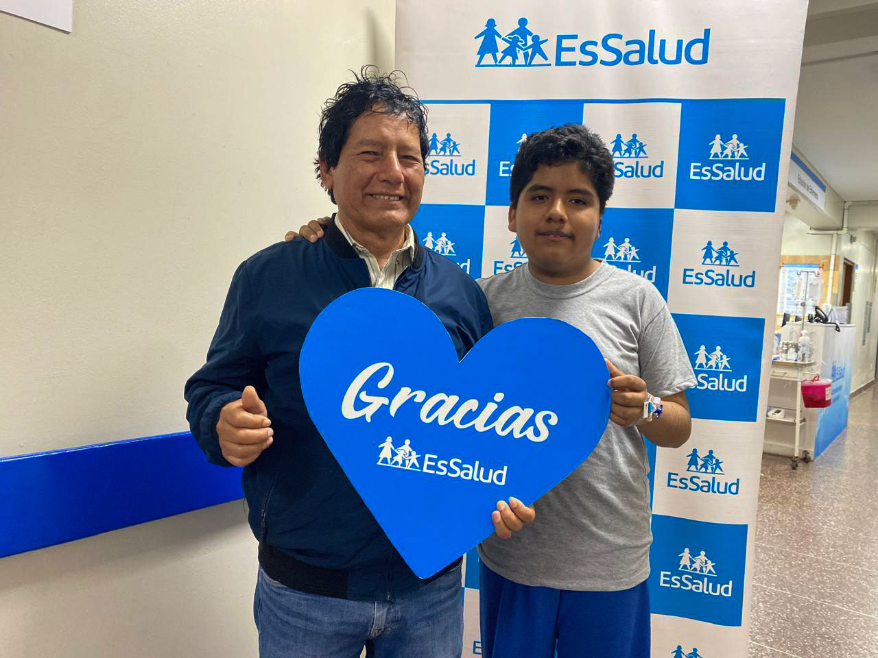 El mejor regalo de Navidad: Niño de 14 años logra oír normalmente gracias a trabajo conjunto de médicos de EsSalud y EE.UU.