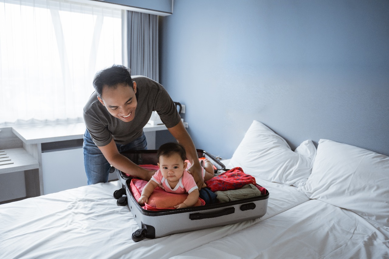 ¿Viajas con tu bebé por primera vez? Claves para armar una maleta sin estrés