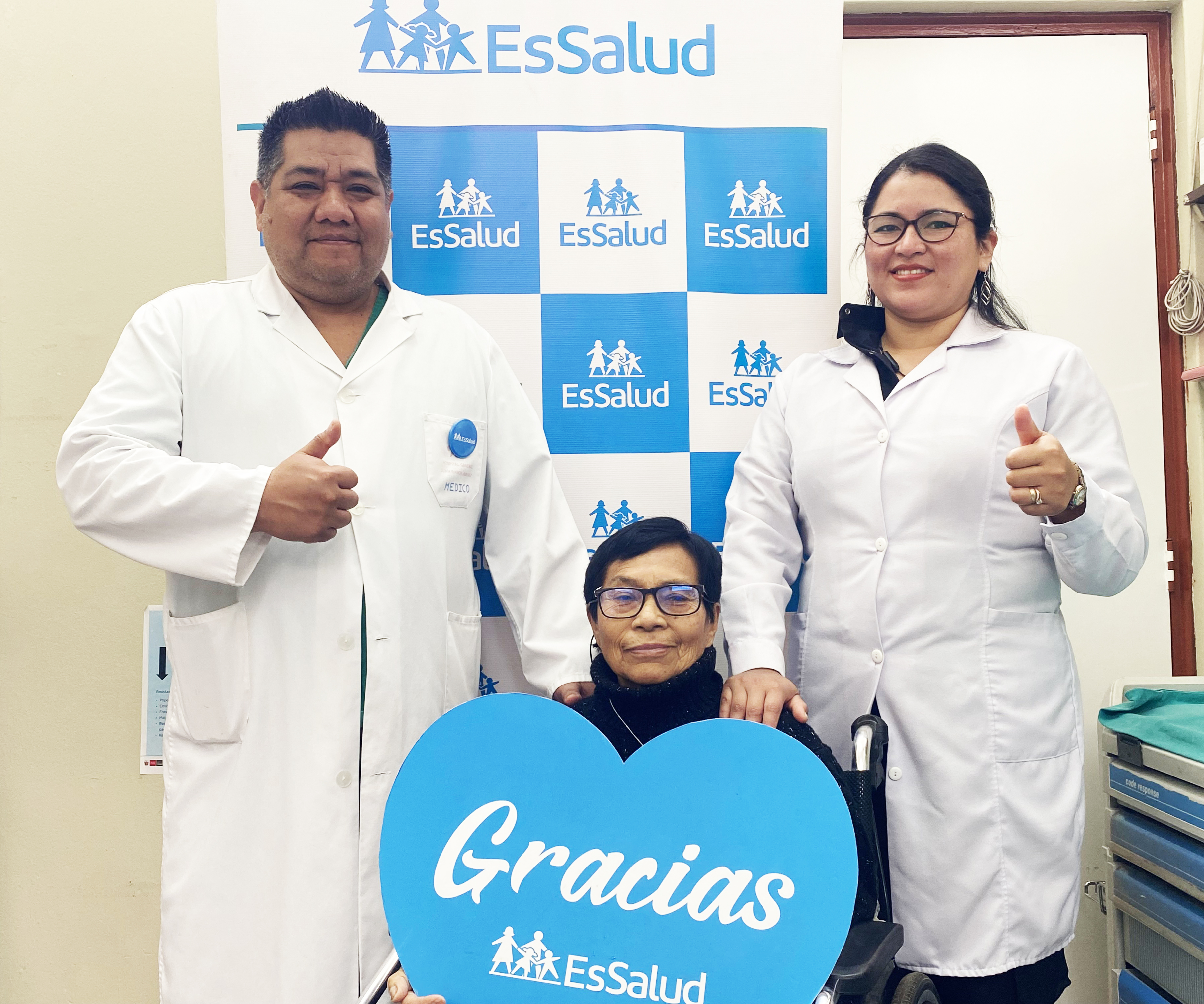 EsSalud salva a paciente asegurada de 77 años con compleja cirugía al corazón en hospital Sabogal