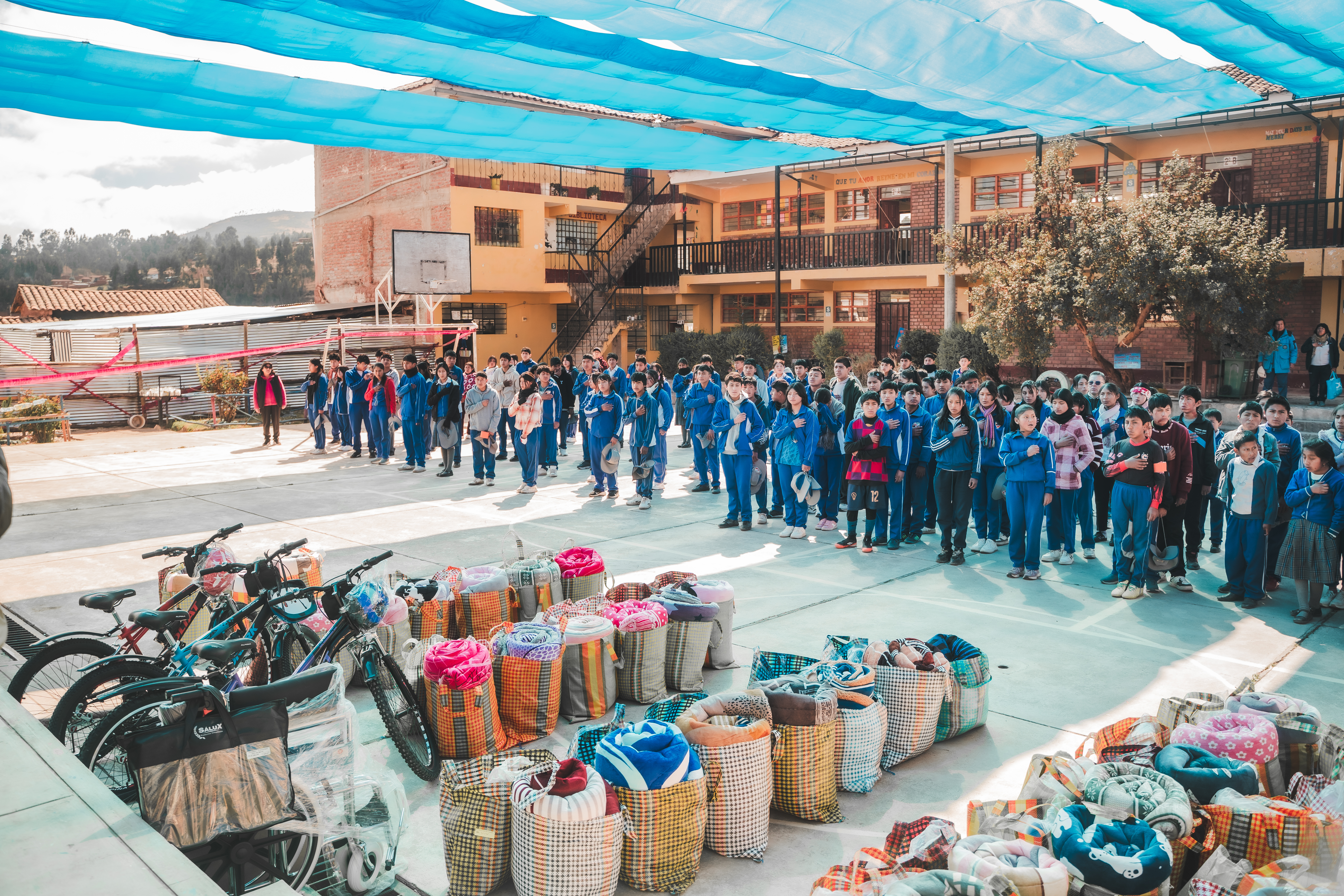 Más allá del abrigo: campaña social llevó apoyo integral a estudiantes y adultos mayores de comunidades altoandinas