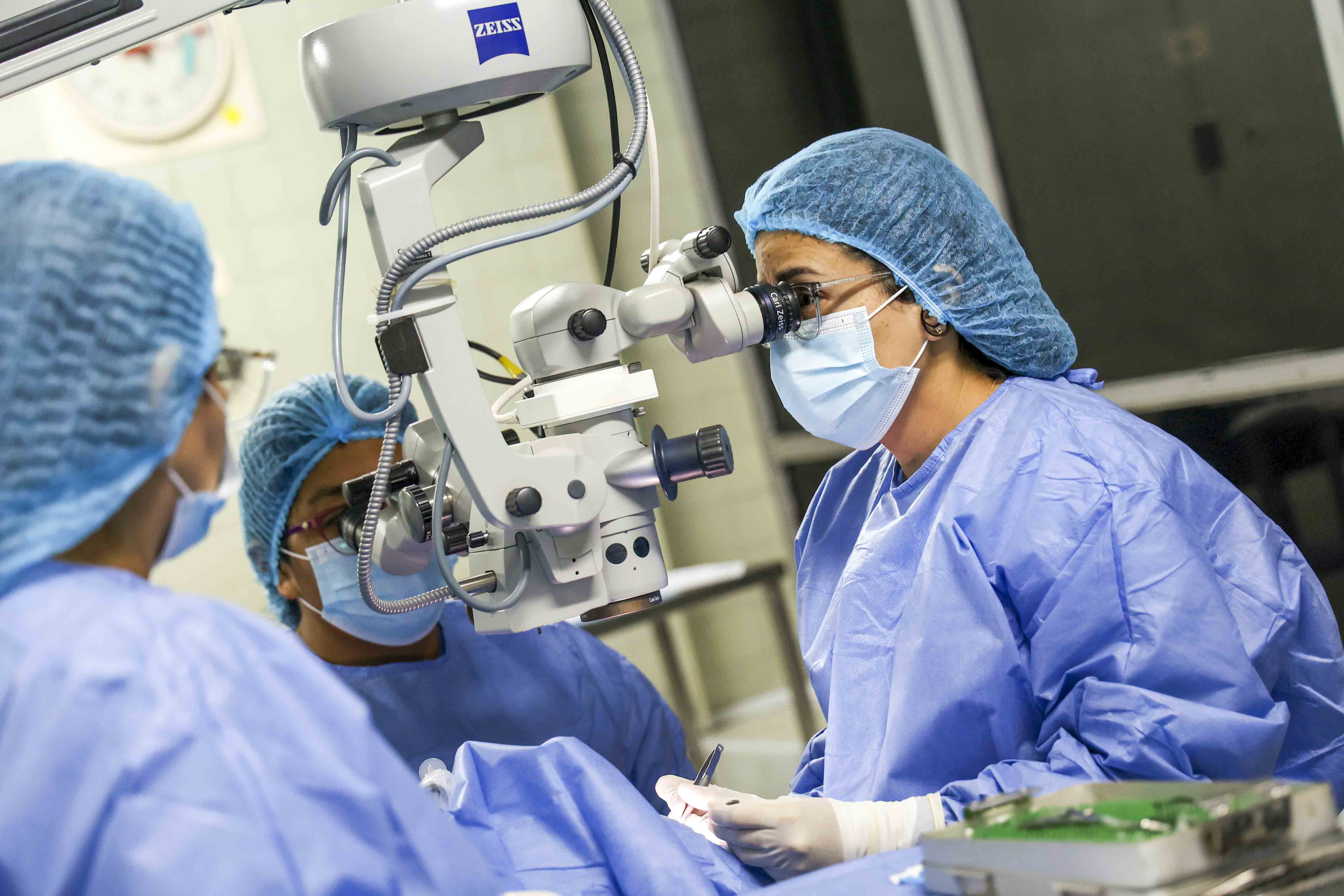 Adulto mayor vuelve a ver después de 30 años gracias a trasplante de córnea en Hospital Almenara de EsSalud