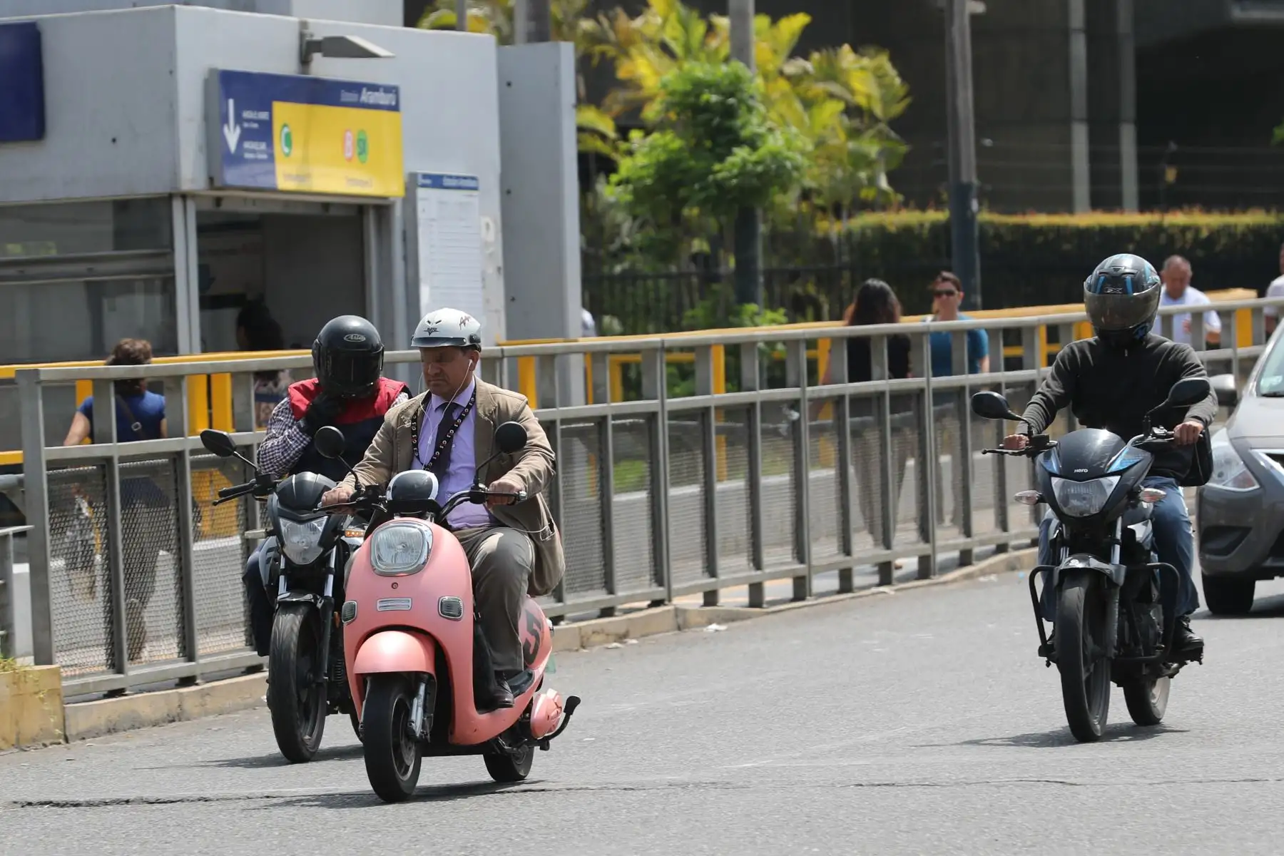 Touring y Automóvil Club del Perú: “Usuarios de scooters y motos eléctricas deben usar cascos e indumentaria de seguridad”