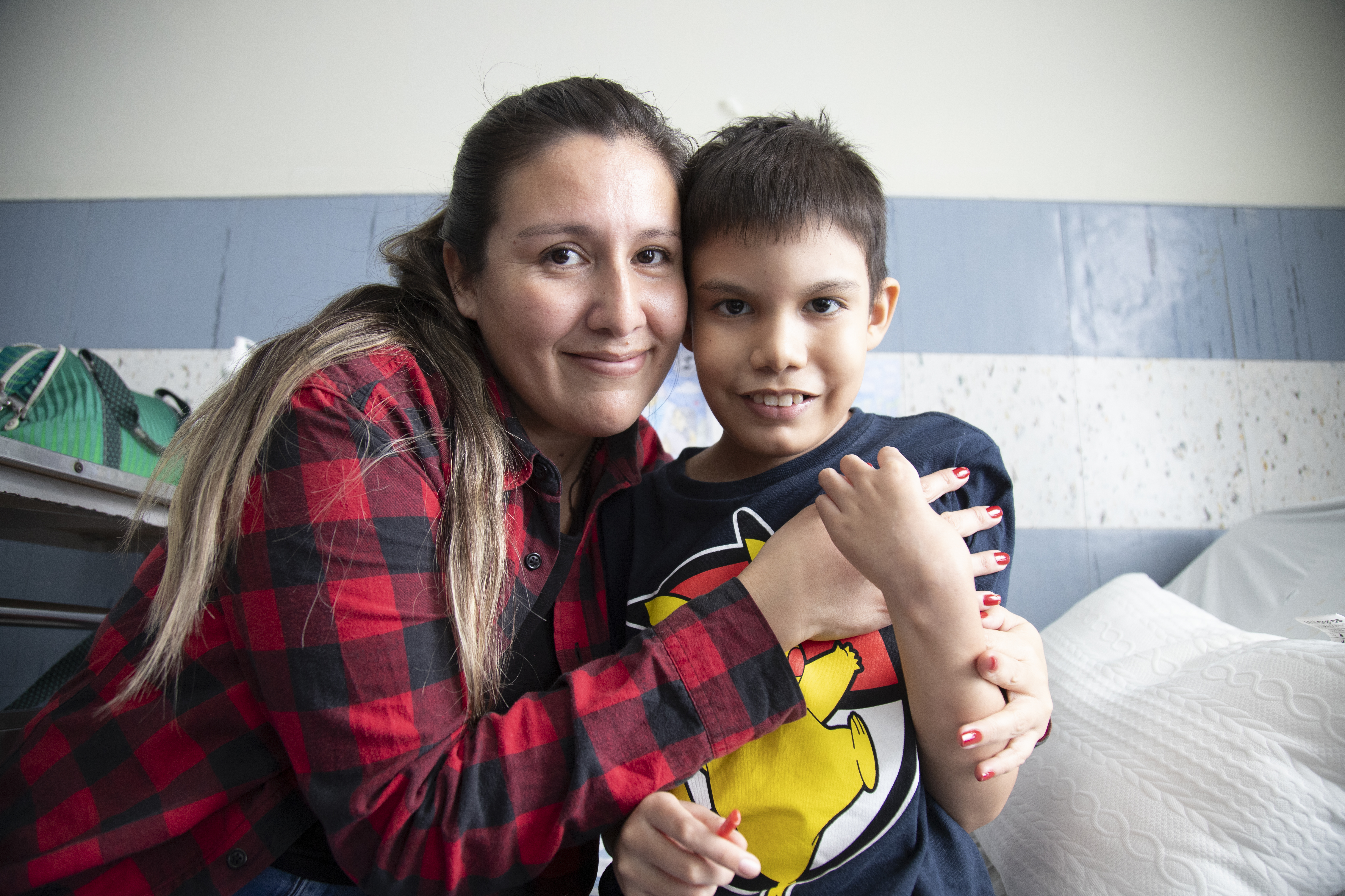 Médicos de EsSalud reconstruyen esófago de niño que vuelve a comer después de 8 años.