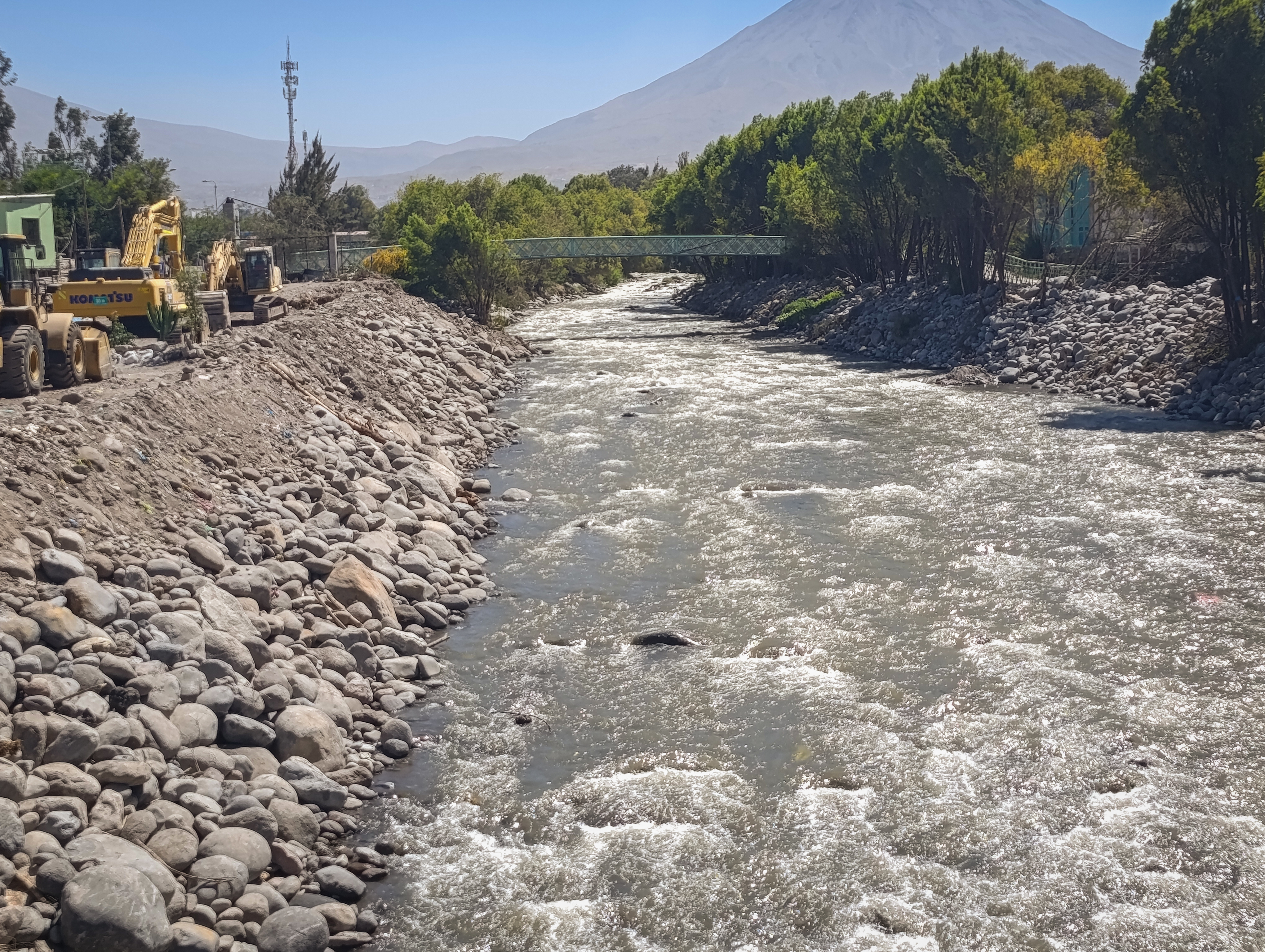 FEN: MIDAGRI interviene 16 puntos críticos para proteger a 686 familias y 688 hectáreas de cultivos en Arequipa