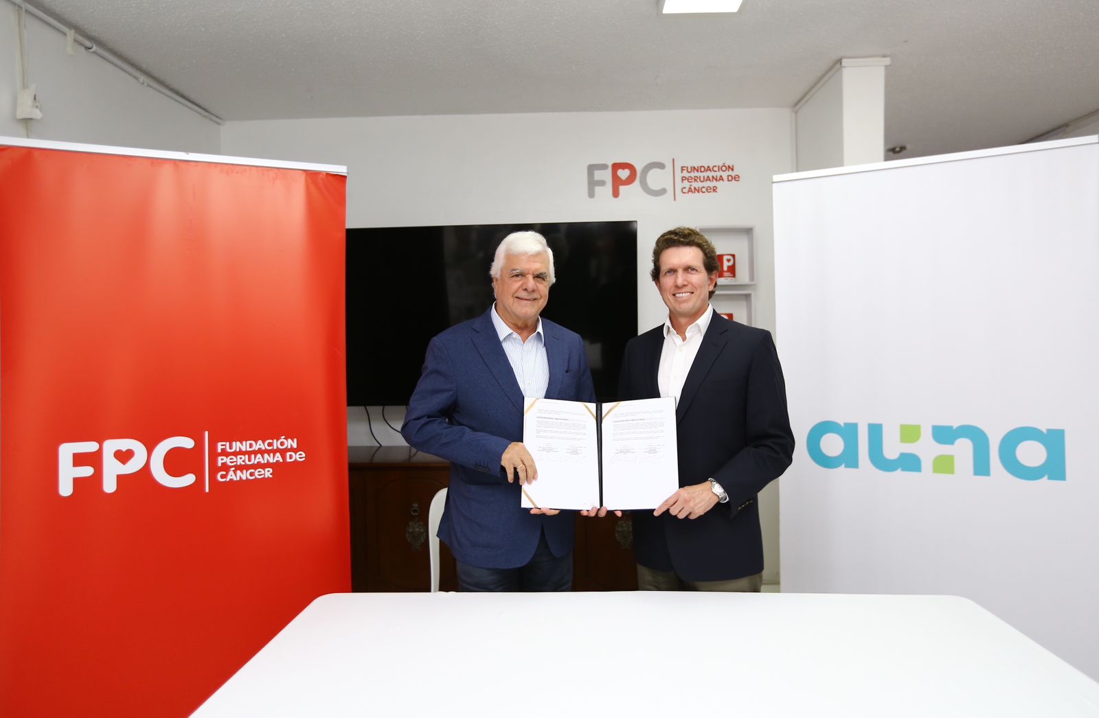 Cáncer en el Perú: Firman convenio para que más pacientes accedan a diagnóstico y tratamiento oportuno.