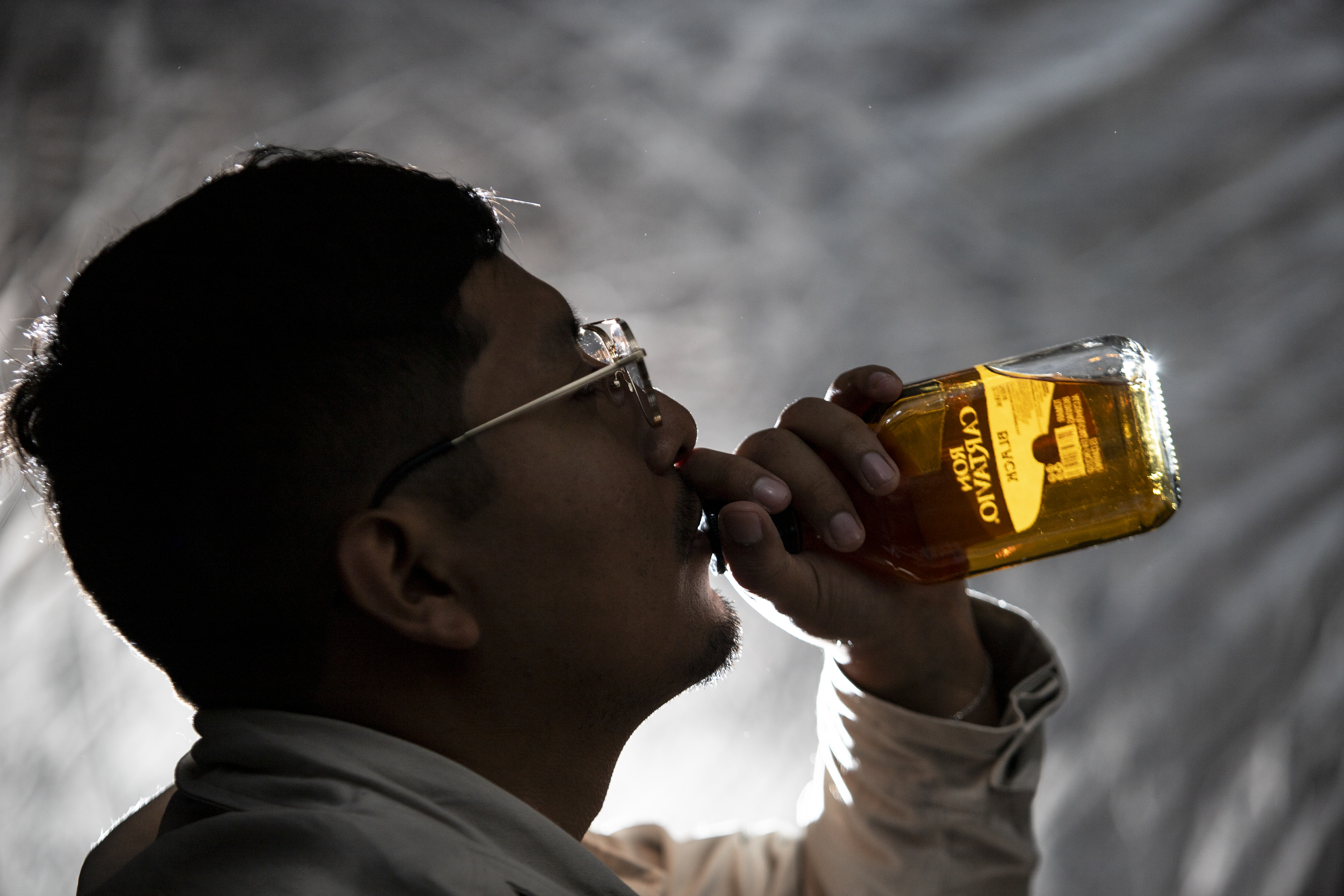 Cuidado con ese “¡salud!”: EsSalud advierte que consumo excesivo de alcohol puede provocar estado de coma y muerte