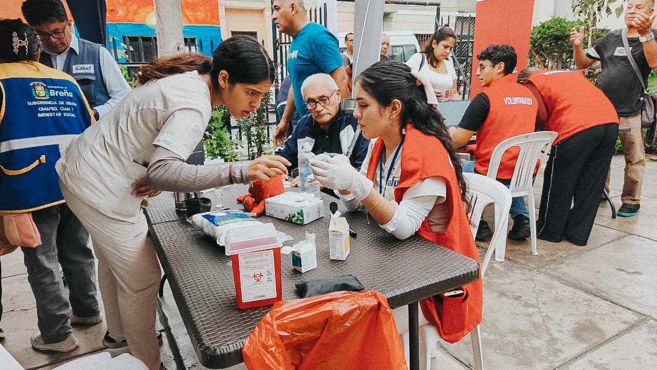 Exitosa Campaña de Salud Preventiva en Breña a cargo de voluntarios .