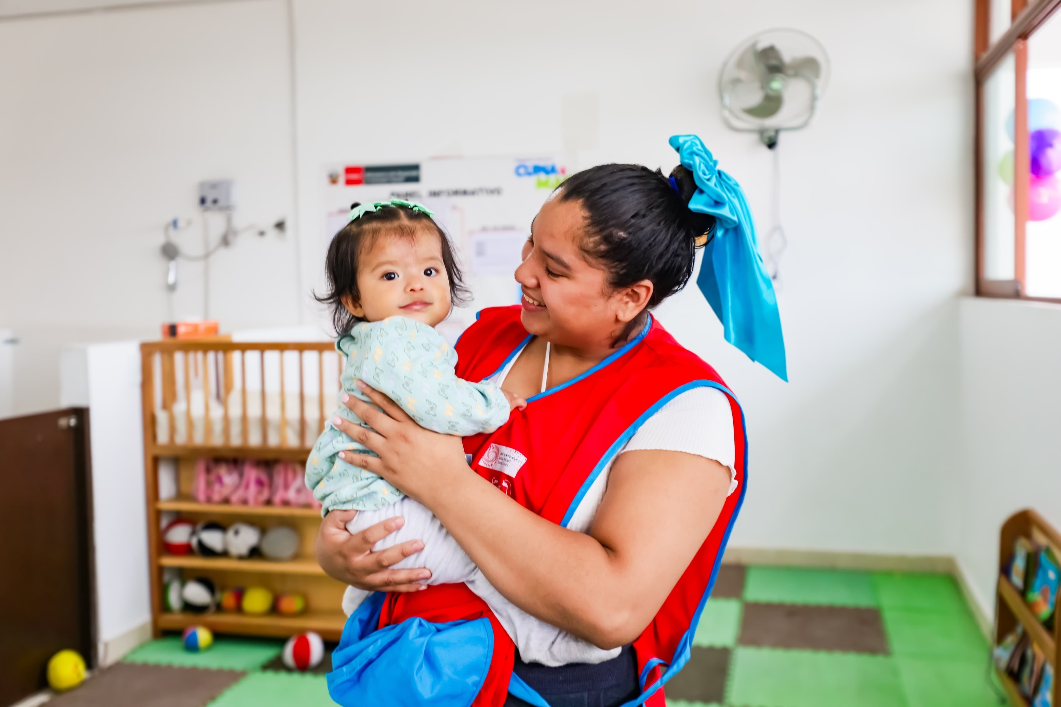 Destacadas voluntarias de Cuna Más fueron reconocidas por sus más de 15 años al cuidado de la primera infancia