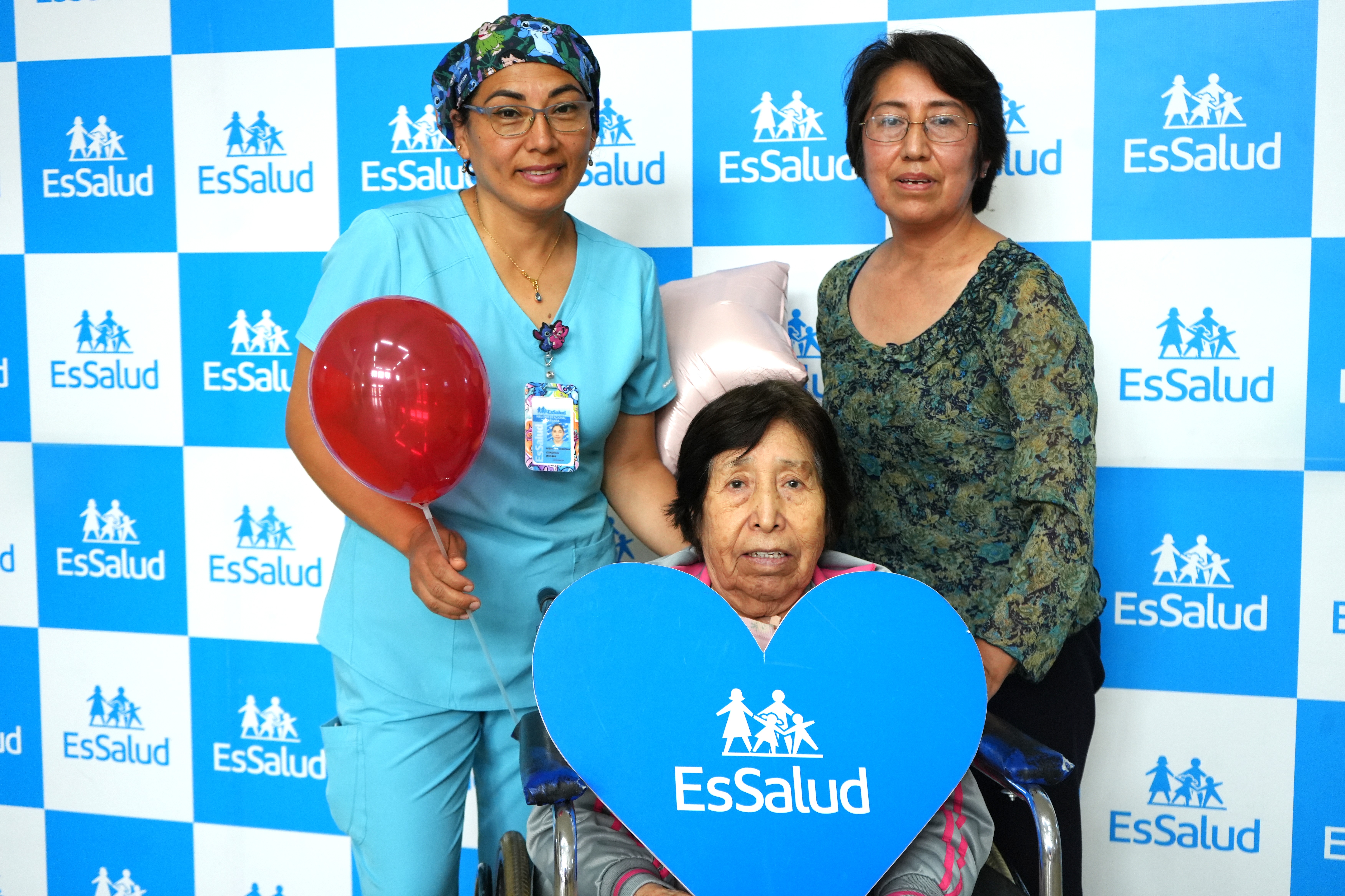 Hospital Almenara de EsSalud salva a adulta mayor con exitosa cirugía que corrigió aneurisma abdominal