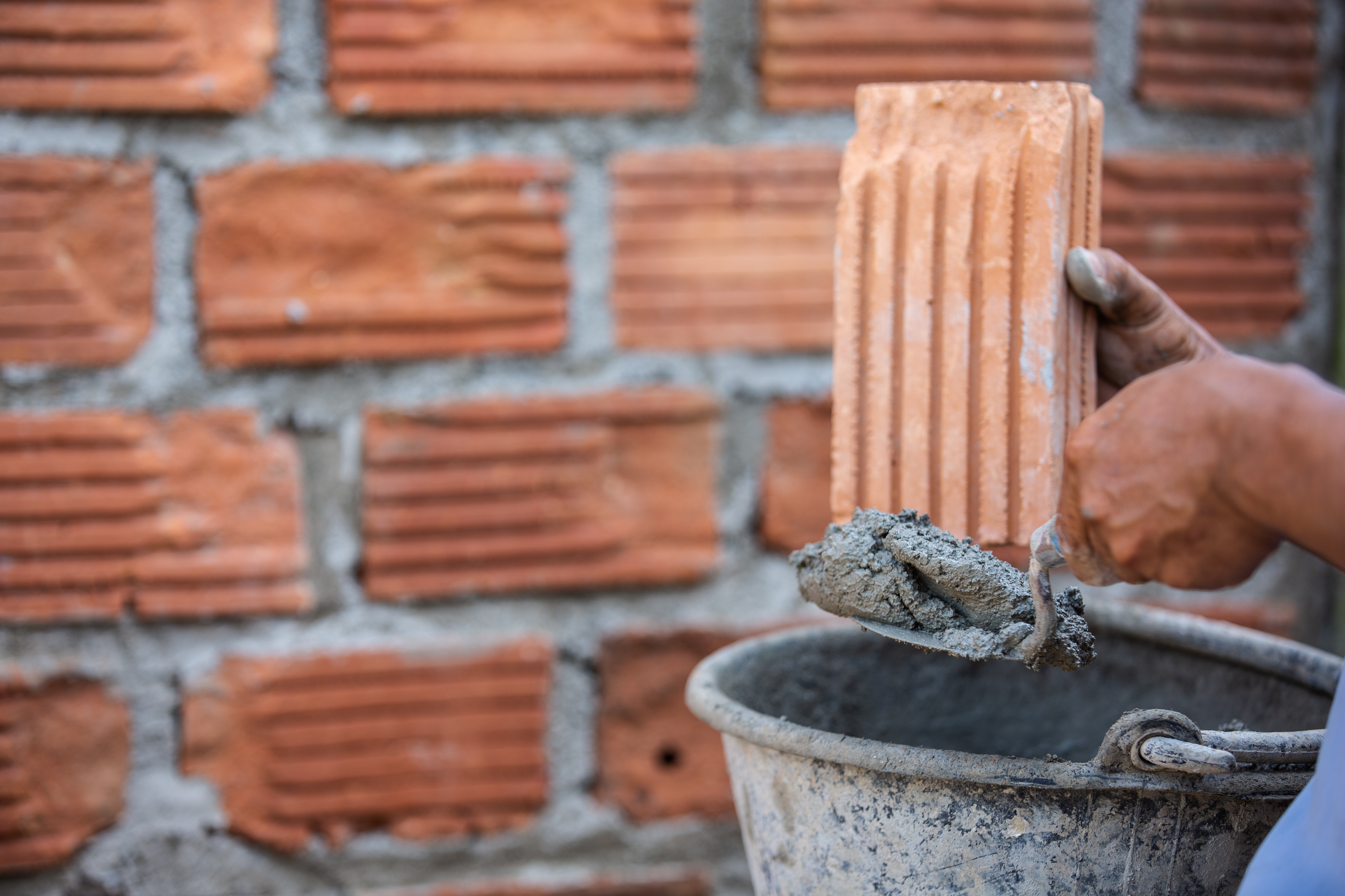 Tecnología peruana: desarrollan asistente de IA gratuito para una construcción de viviendas más segura
