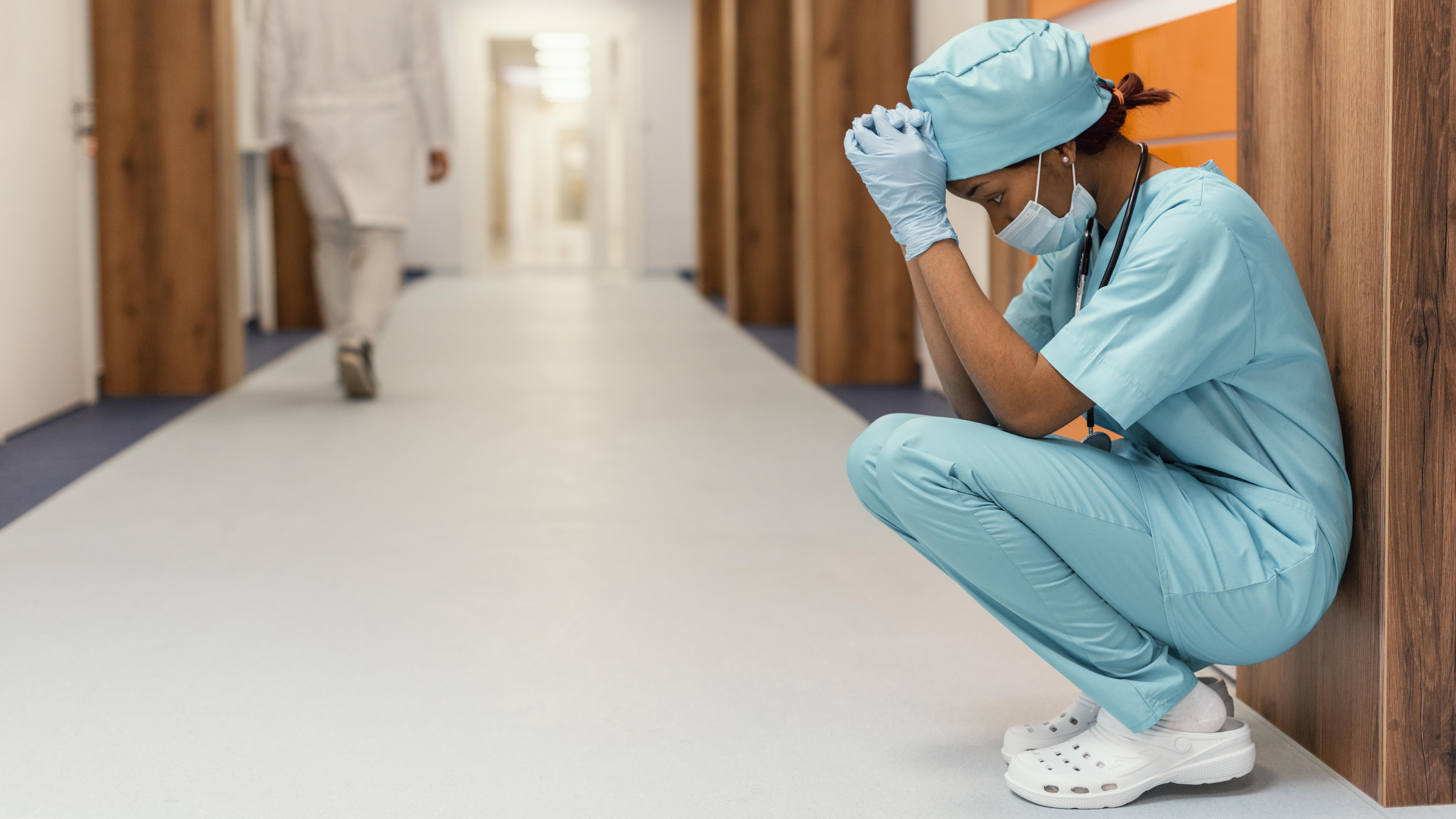 Escasez de hasta 42 mil médicos especializados amenaza la atención en salud  