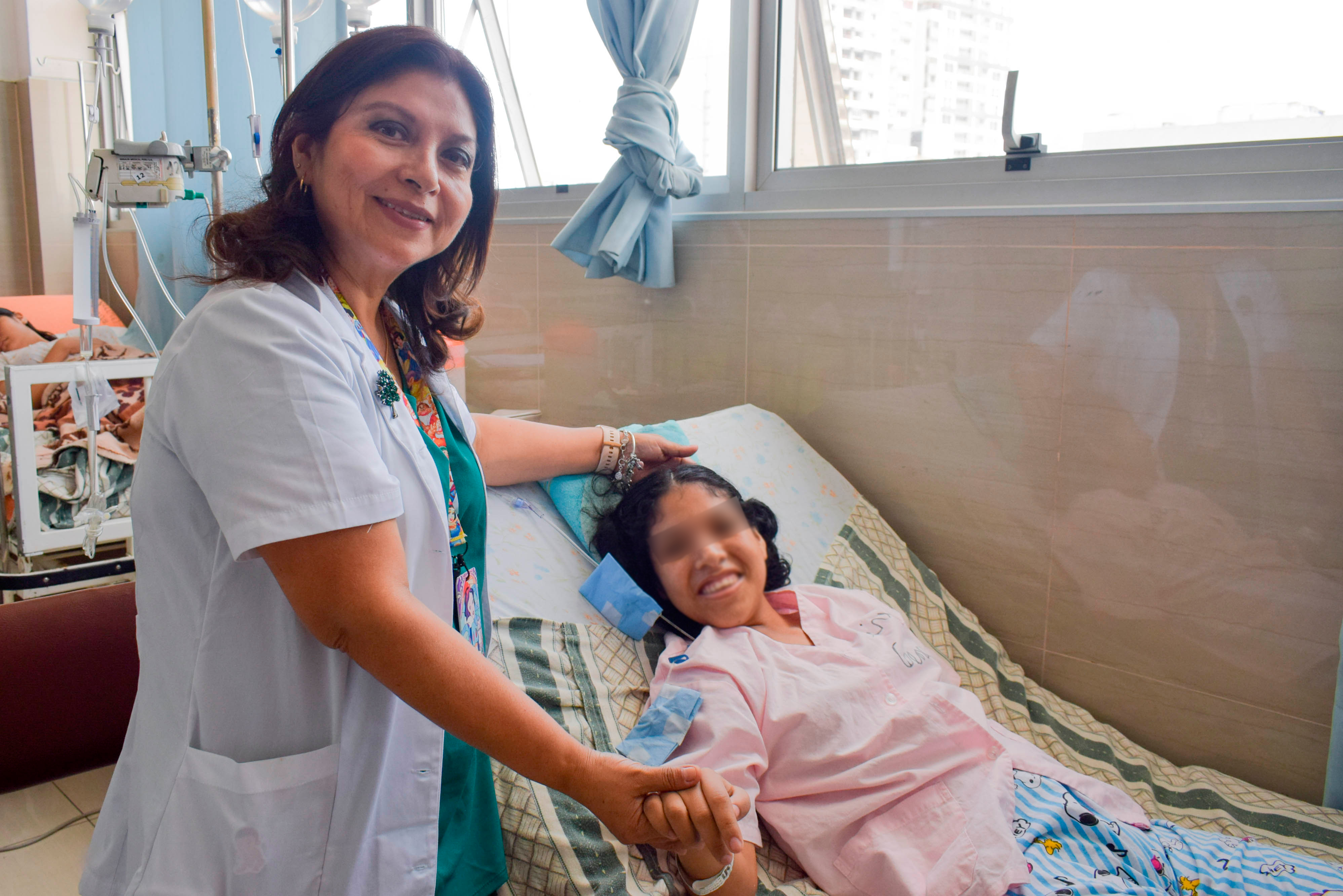 Hazaña médica: Médicos del Minsa salvan a niña y joven tras extirparles gigantescos tumores