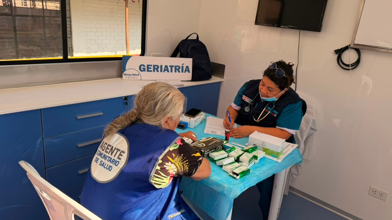 Minsa Móvil brinda atención médica en Villa El Salvador ante emergencia por lluvias