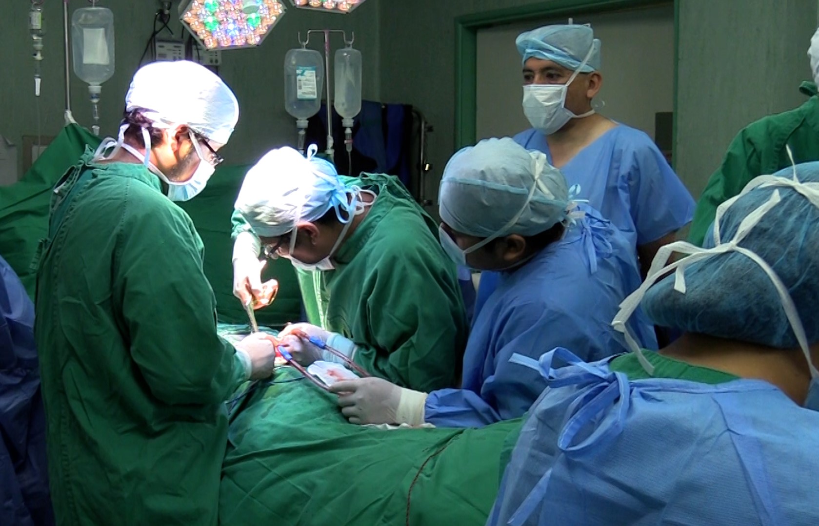 Hospital Almenara de EsSalud aplica novedosa cirugía para conservar cadera y evitar prótesis en pacientes jóvenes
