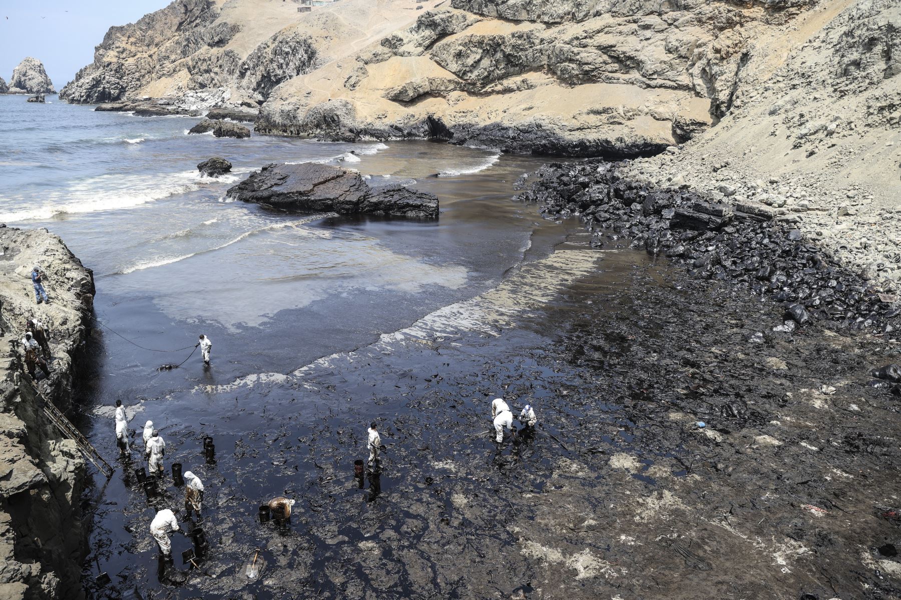 Derrame de petróleo: Digesa recomienda no acudir a 24 playas por contaminación