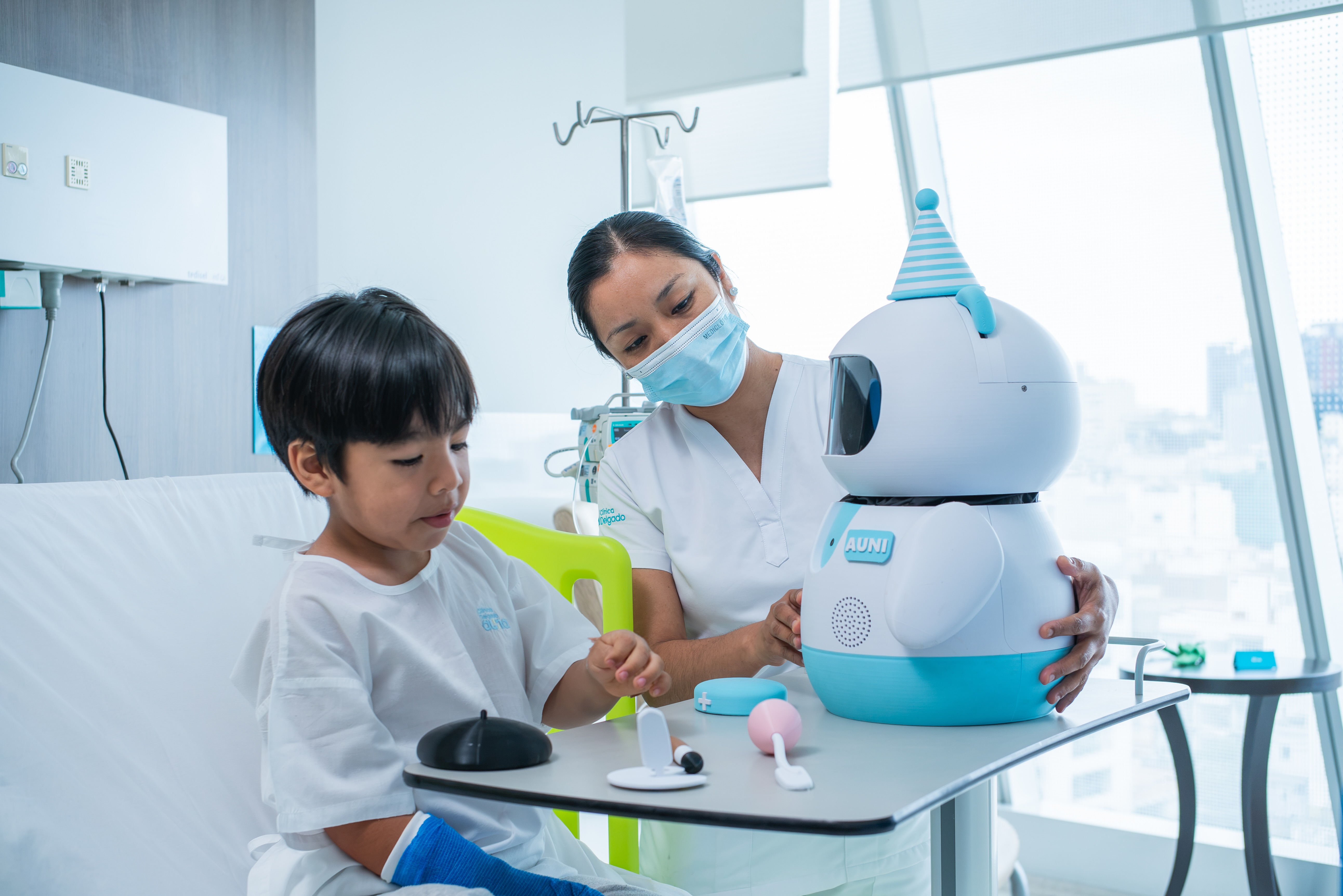 Conoce al robot que acompaña a niños con cáncer durante su hospitalización