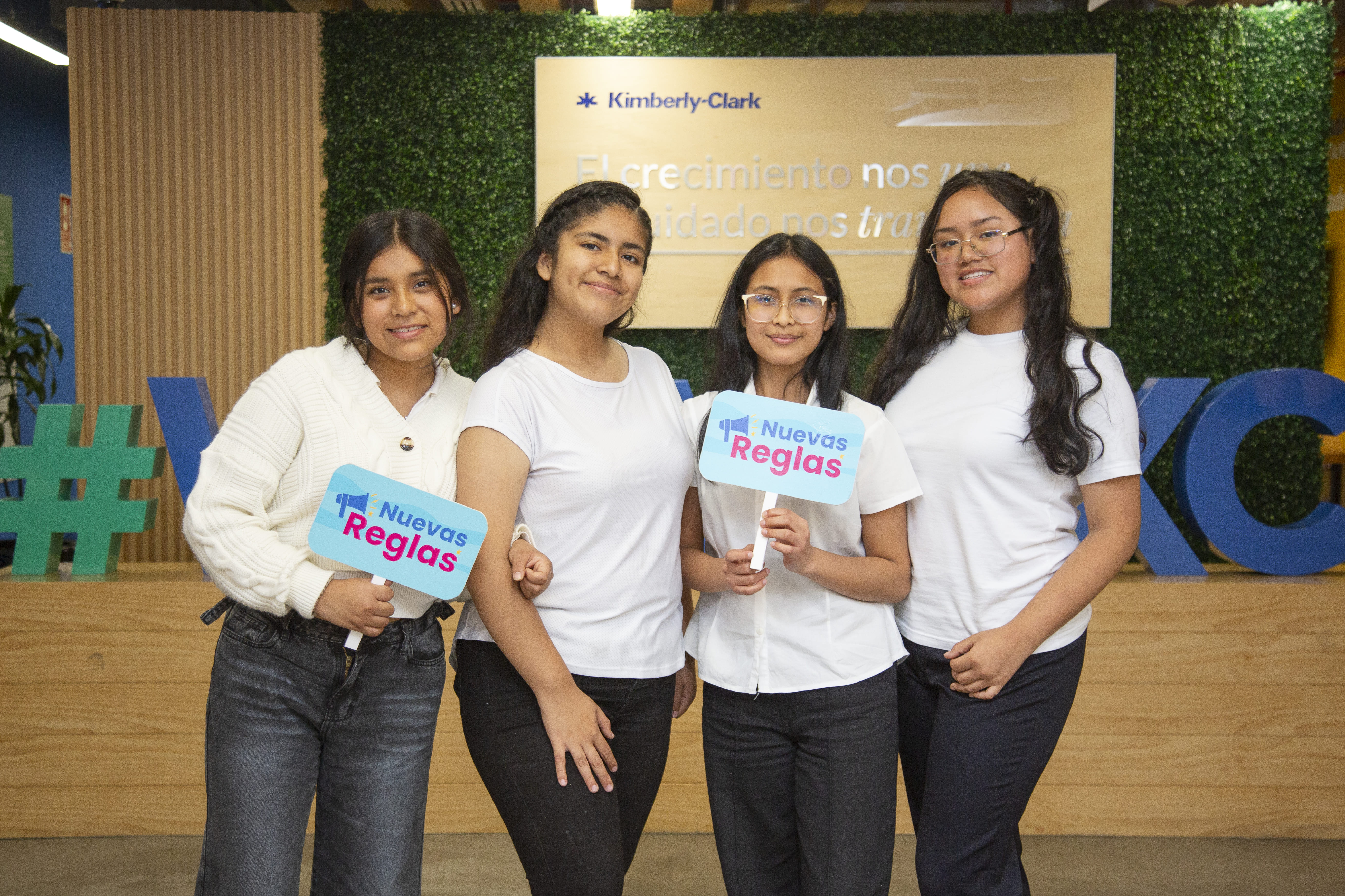 Kimberly-Clark Perú y la ONG Plan International renuevan su alianza hasta 2028 para impulsar la educación menstrual  