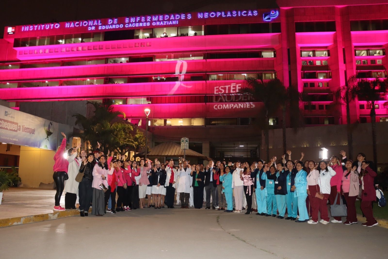 INEN ilumina su frontis de color rosa por el Día Mundial de Lucha contra el Cáncer de Mama
