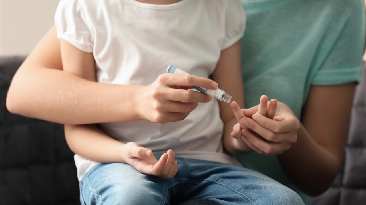 Cuidados básicos para niños con diabetes 1 durante el verano