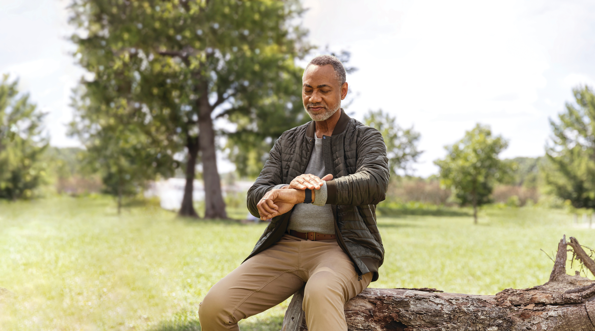6 cosas que Fitbit recomienda a los papás y cualquier hombre hacer para apoyar su salud mental