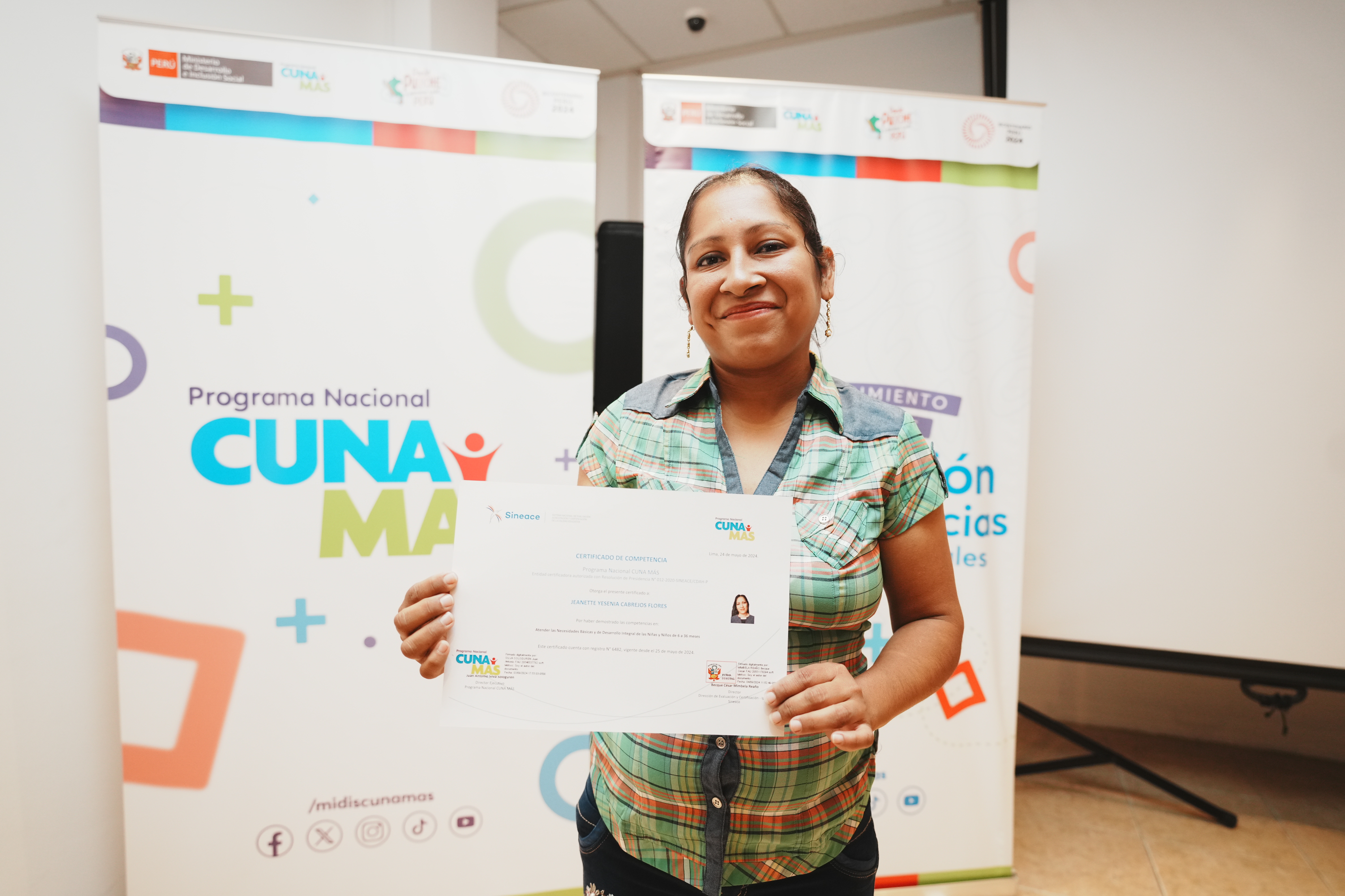 Cuna Más: Sineace certifica a cerca de 600 madres cuidadoras y facilitadoras por sus competencias y habilidades en la atención a la primera infancia en el ámbito nacional