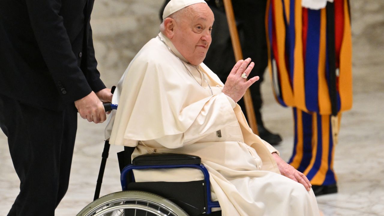 La neumonía que presenta el Papa Francisco es común en pacientes con comorbilidades que requieren refuerzo en la vacunación.  