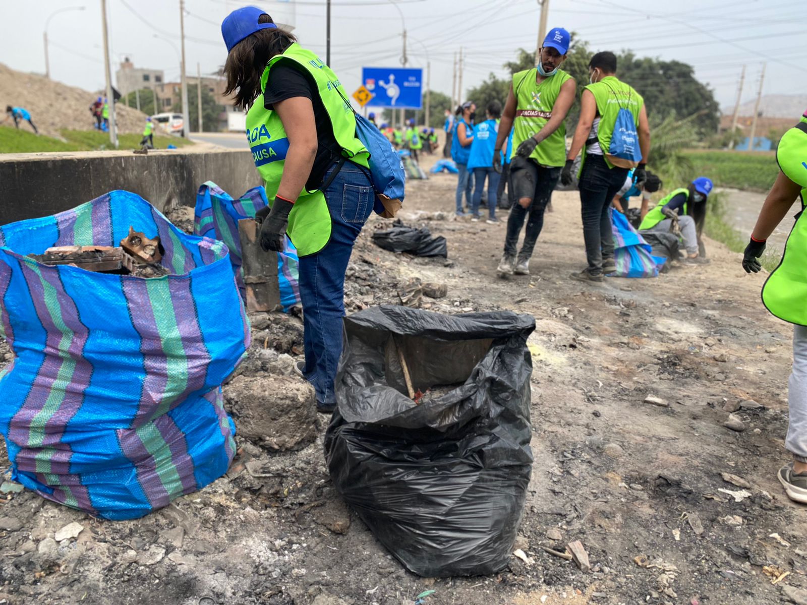 2 TONELADAS DE BASURA RECOGIDAS EN LIMPIEZA DEL RIO CHILLÓN