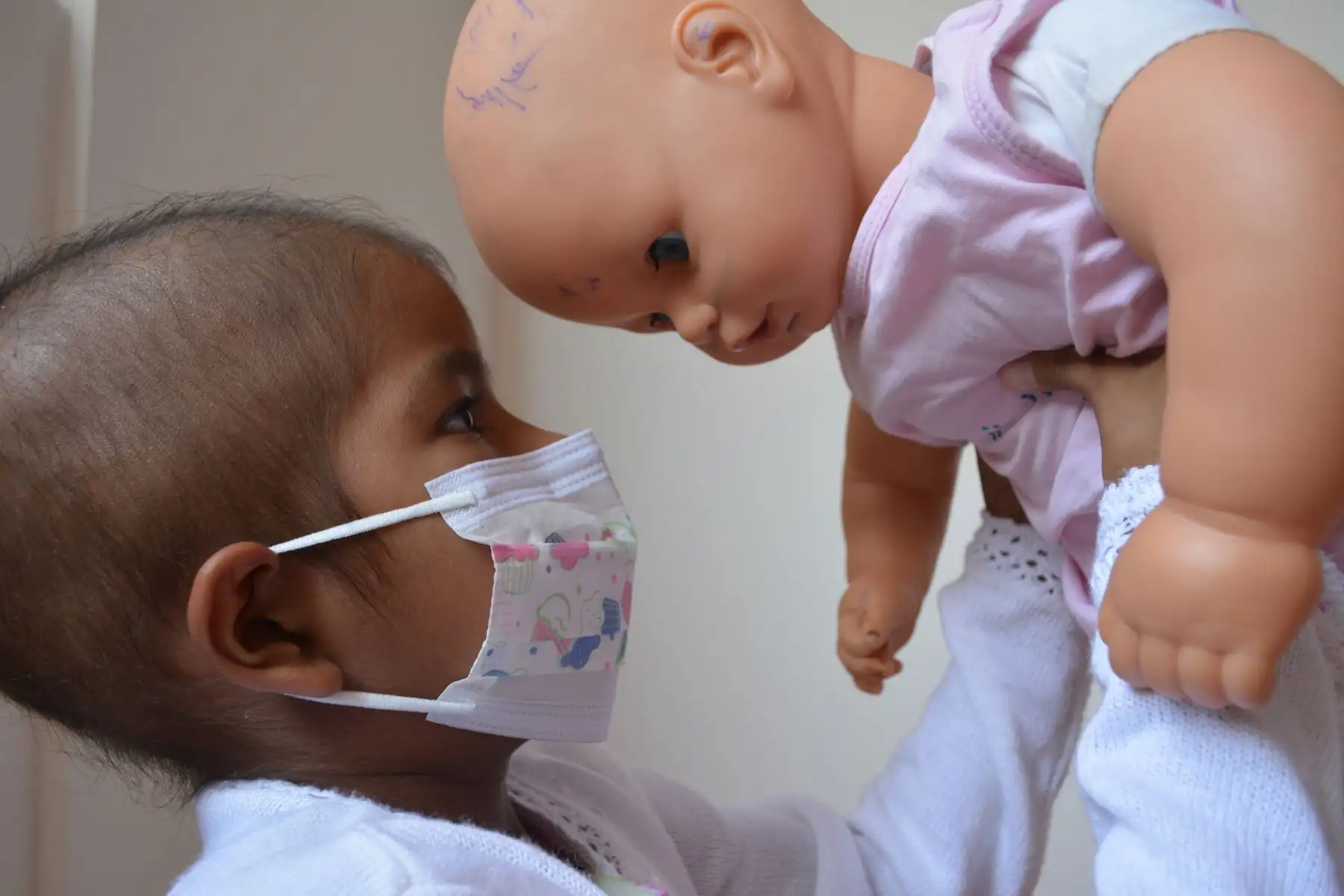 Cuando la fiebre y los moretones no son normales: Señales de cáncer infantil