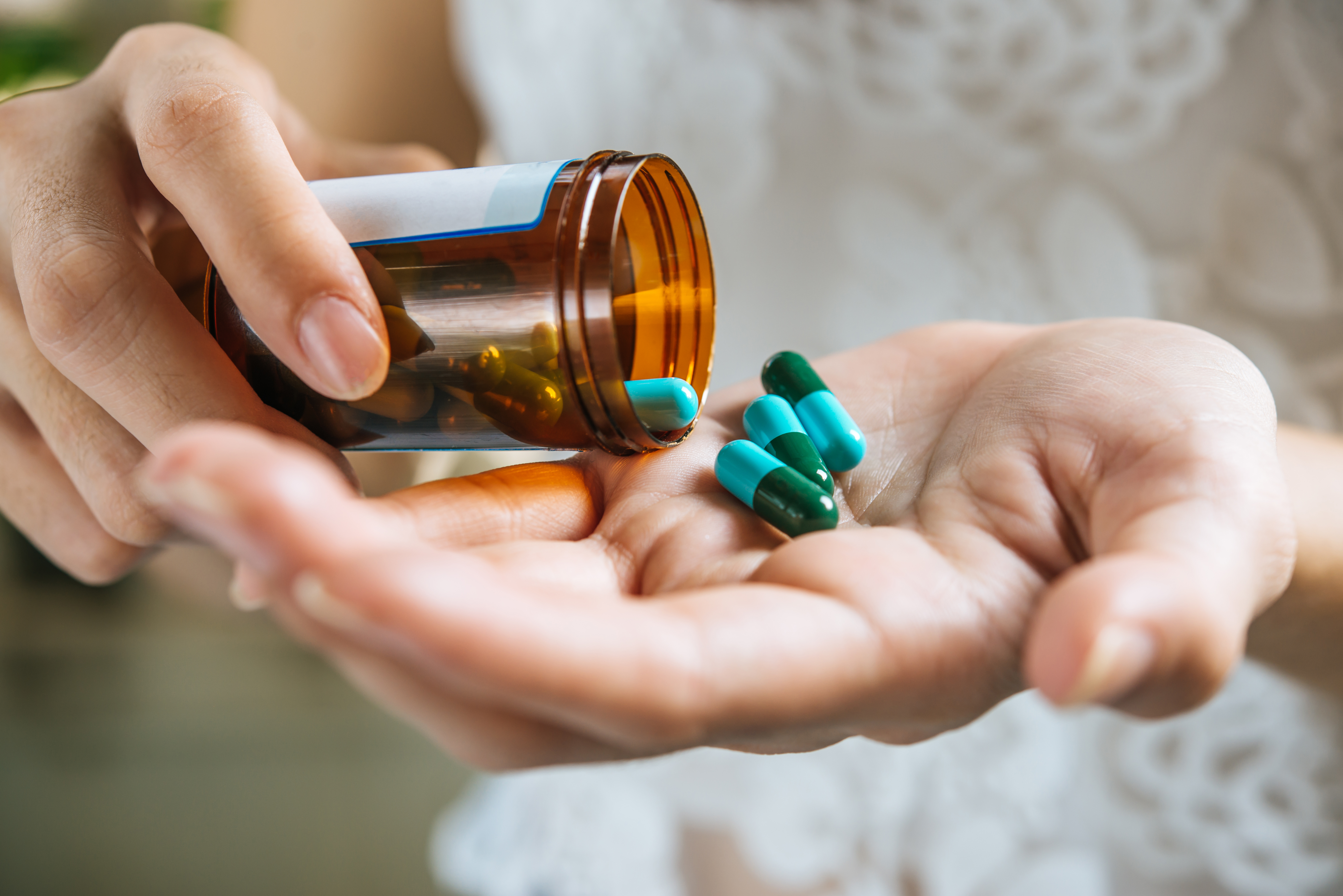 Medicamentos de venta libre: ¿con cuáles sí y con cuáles no automedicarse?
