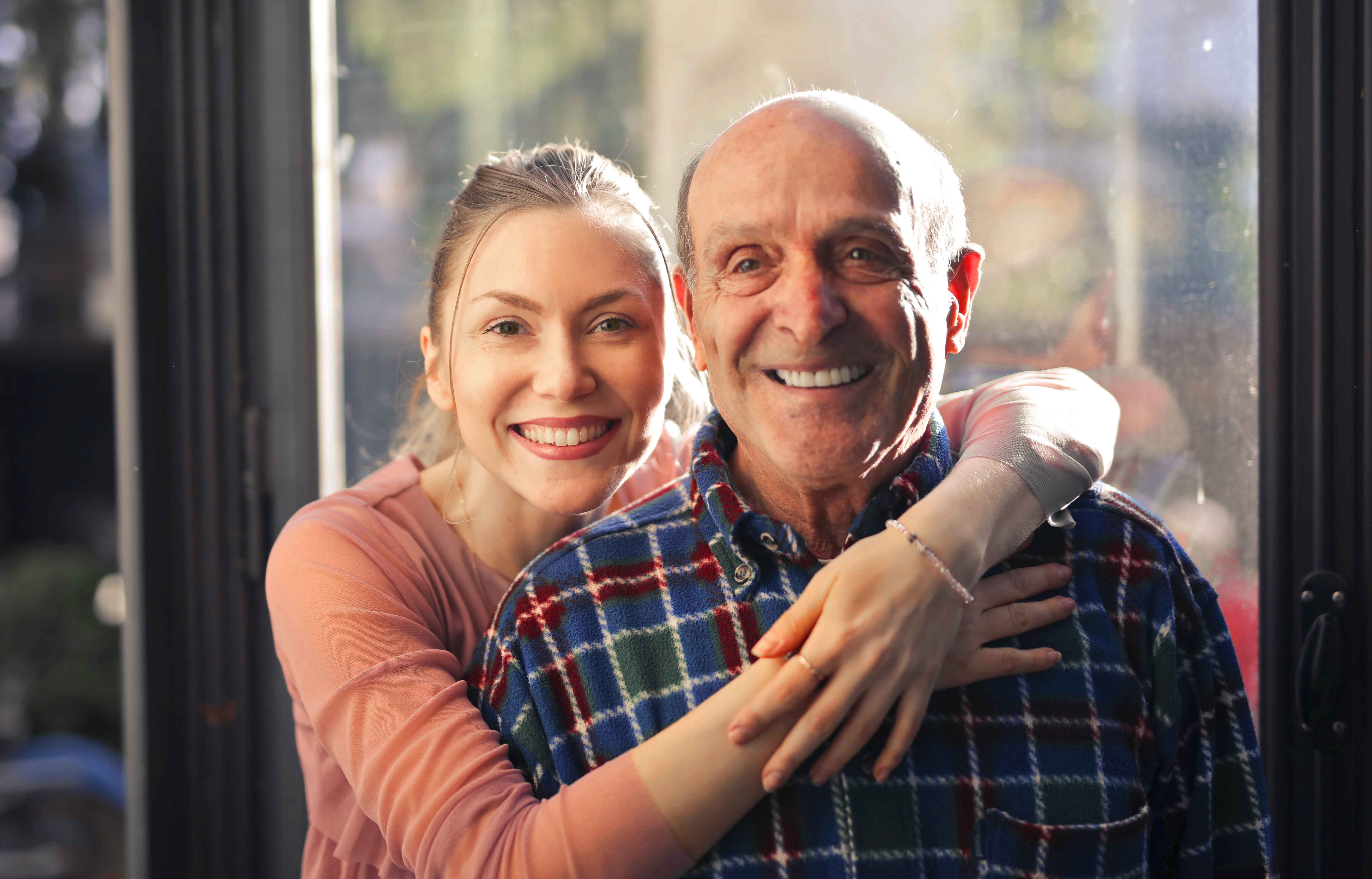 Cuida la salud bucal de tu papá: 5 enfermedades bucales más comunes en adultos