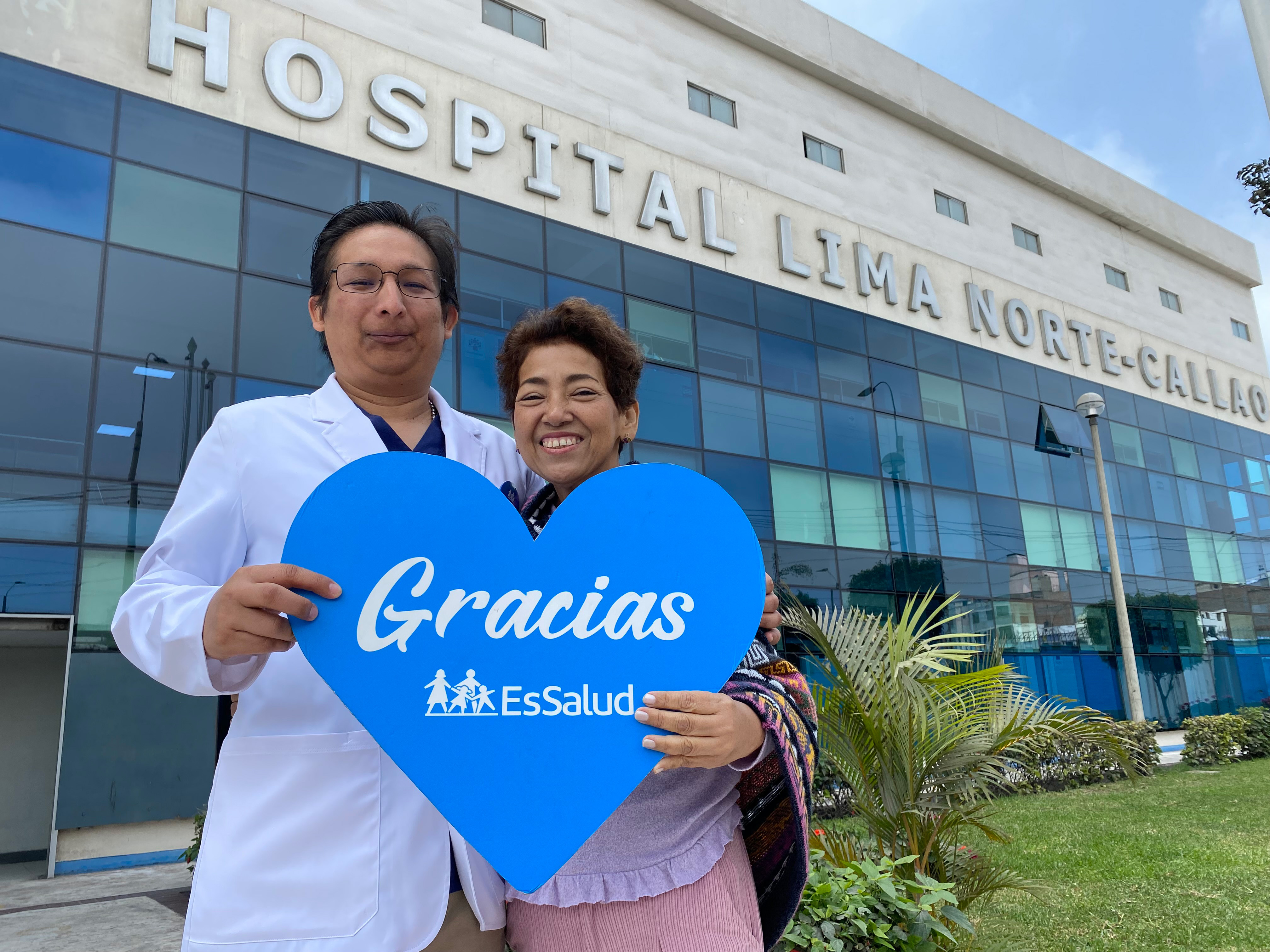 Gisela vuelve a nacer: Médicos de EsSalud salvan a madre con exitosa cirugía que reparó perforación gástrica entre estómago e intestino