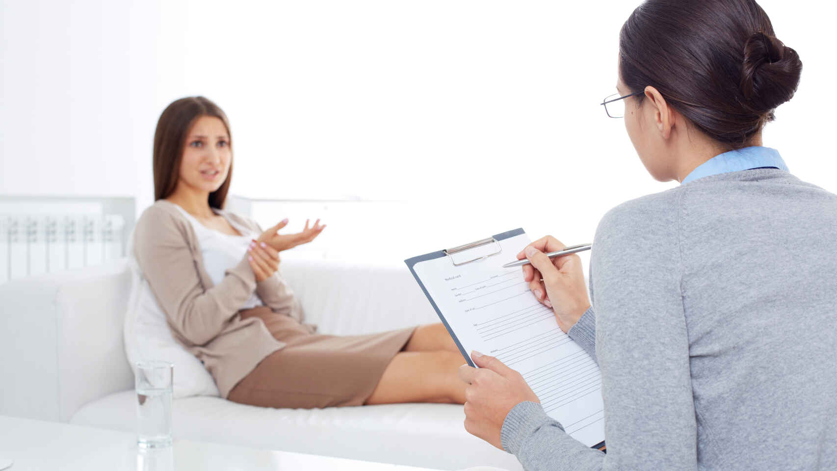 ¿Cuándo ir al psicólogo y cuáles son los beneficios de llevar terapia?