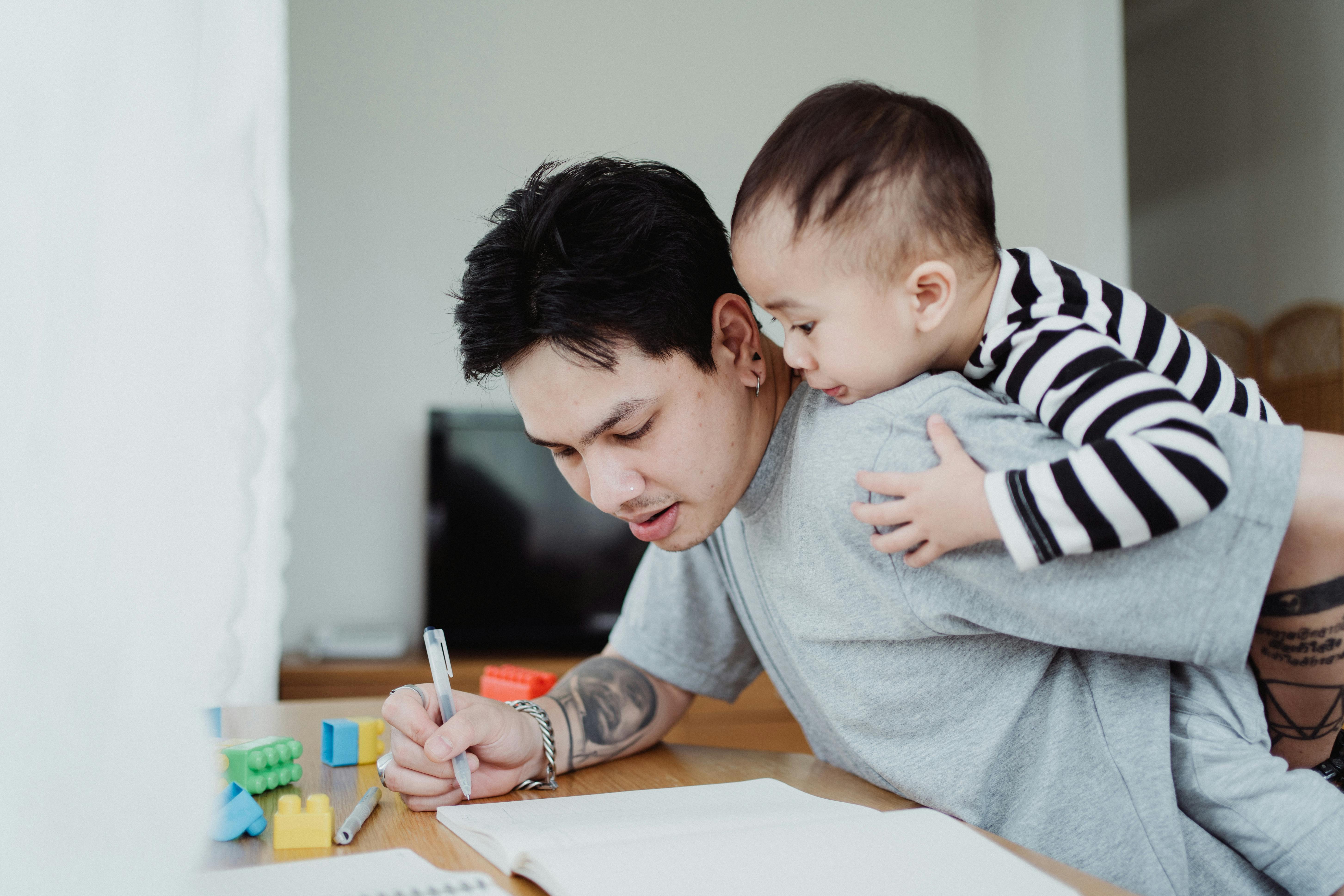 Día del Padre: ¿Cómo el retomar los estudios como adulto impulsa el bienestar familiar?