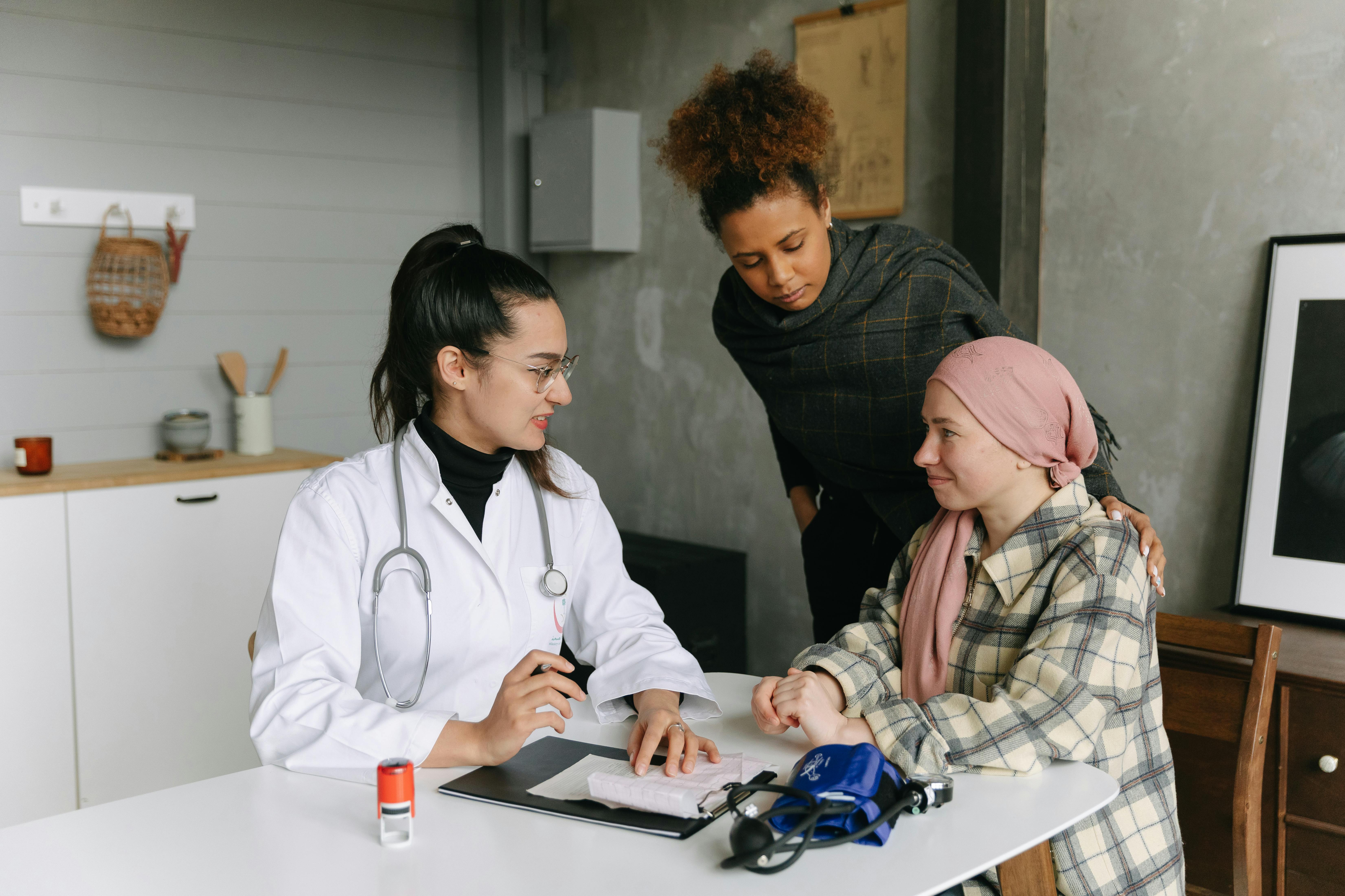 Más allá de un diagnóstico: ¿Por qué es clave humanizar el trato a pacientes con cáncer?  