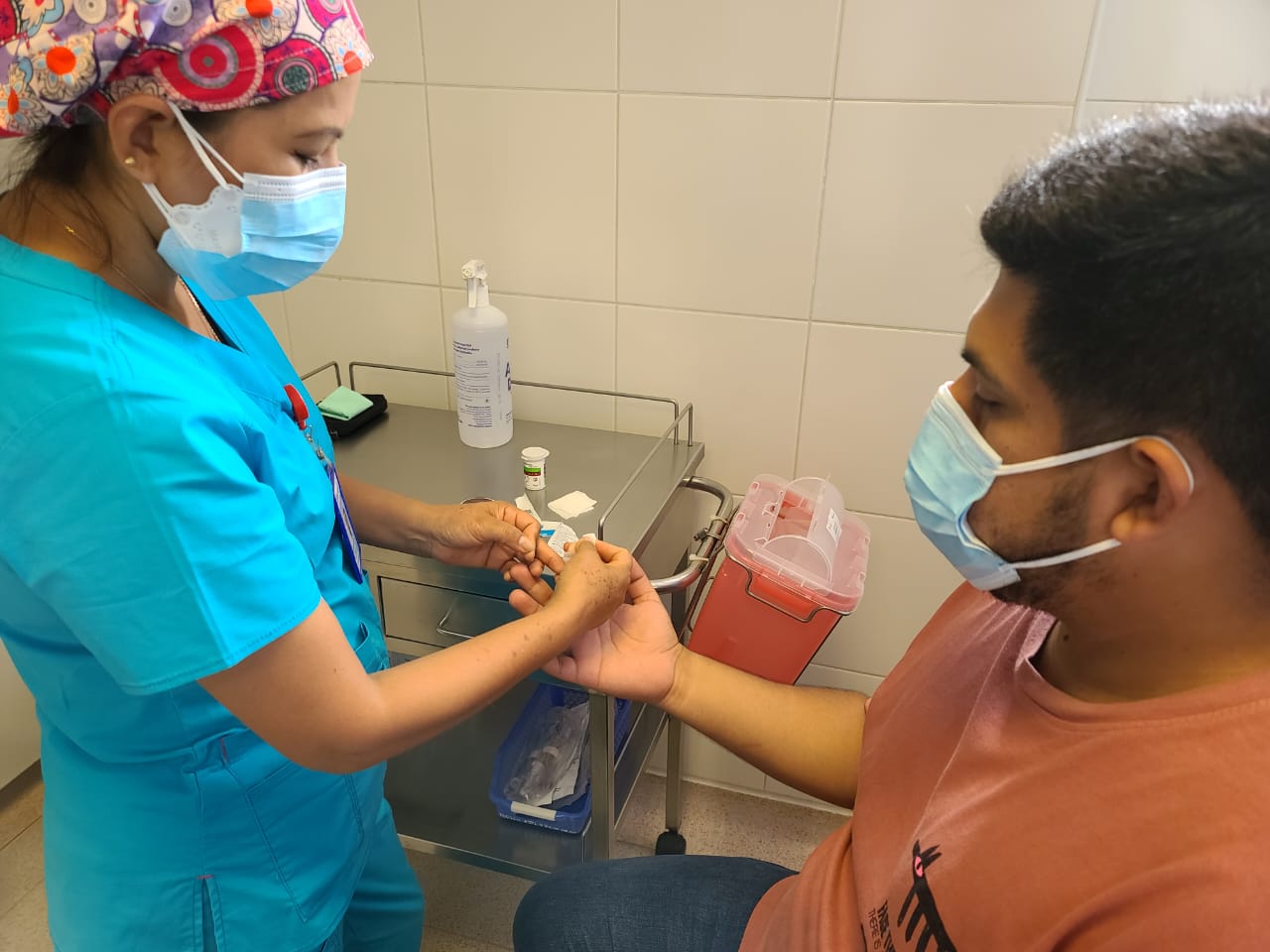 EsSalud enseña cómo controlar el nivel de glucosa en casa