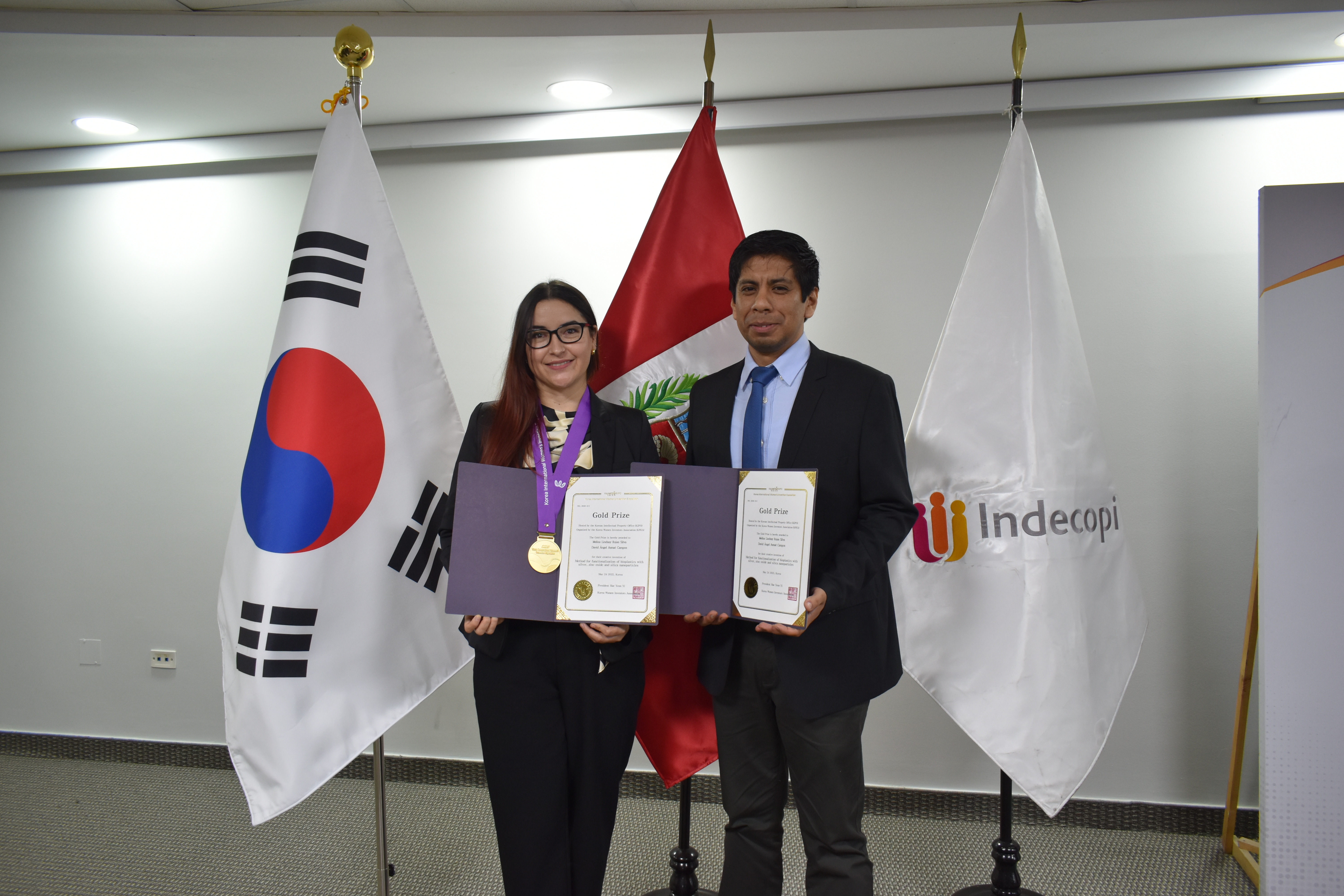 Investigadores peruanos son reconocidos en Corea del Sur por innovador proyecto de bioplásticos