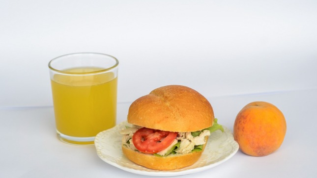 Nutricionistas recomiendan loncheras libres de octógonos para escolares.