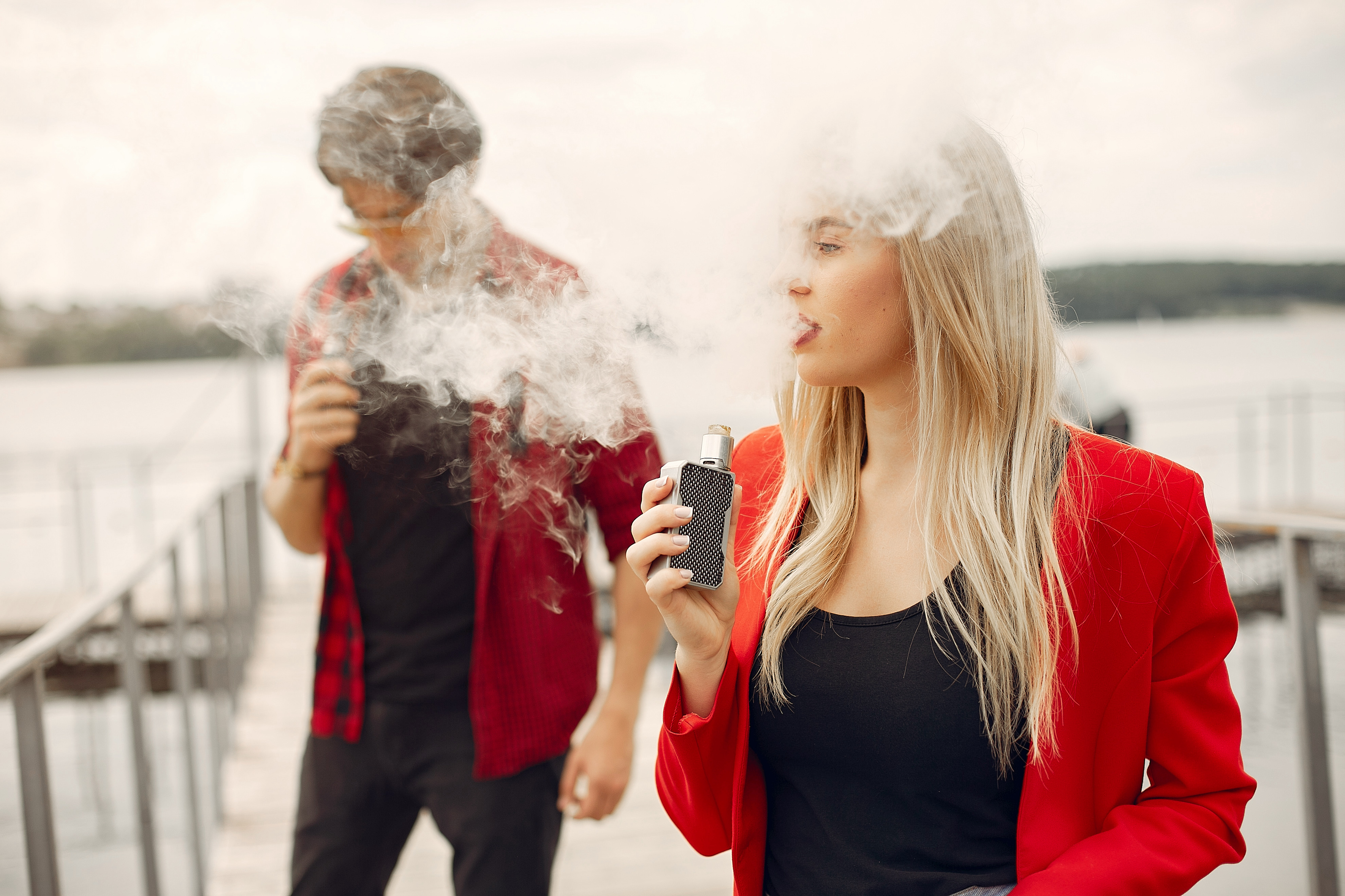 Vapeo y cigarrillos: el doble riesgo que amenaza la salud de los jóvenes