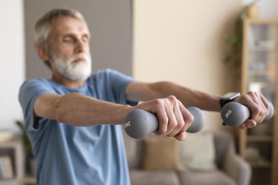 Hombres sedentarios enfrentan mayor riesgo de cáncer: actividad física es clave para prevenirlo