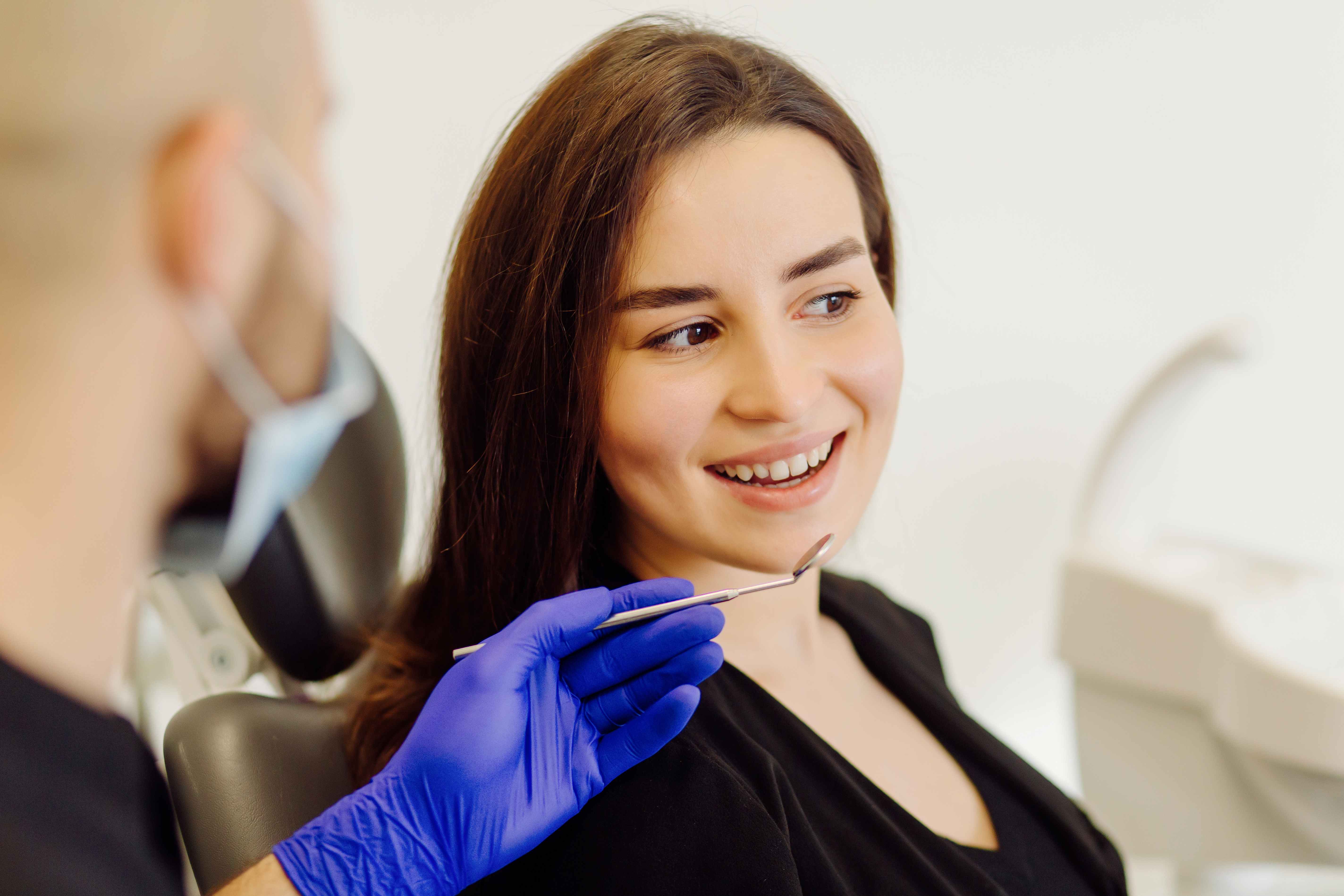 Sonrisa de verano: todo lo que necesitas saber sobre los tratamientos dentales estéticos